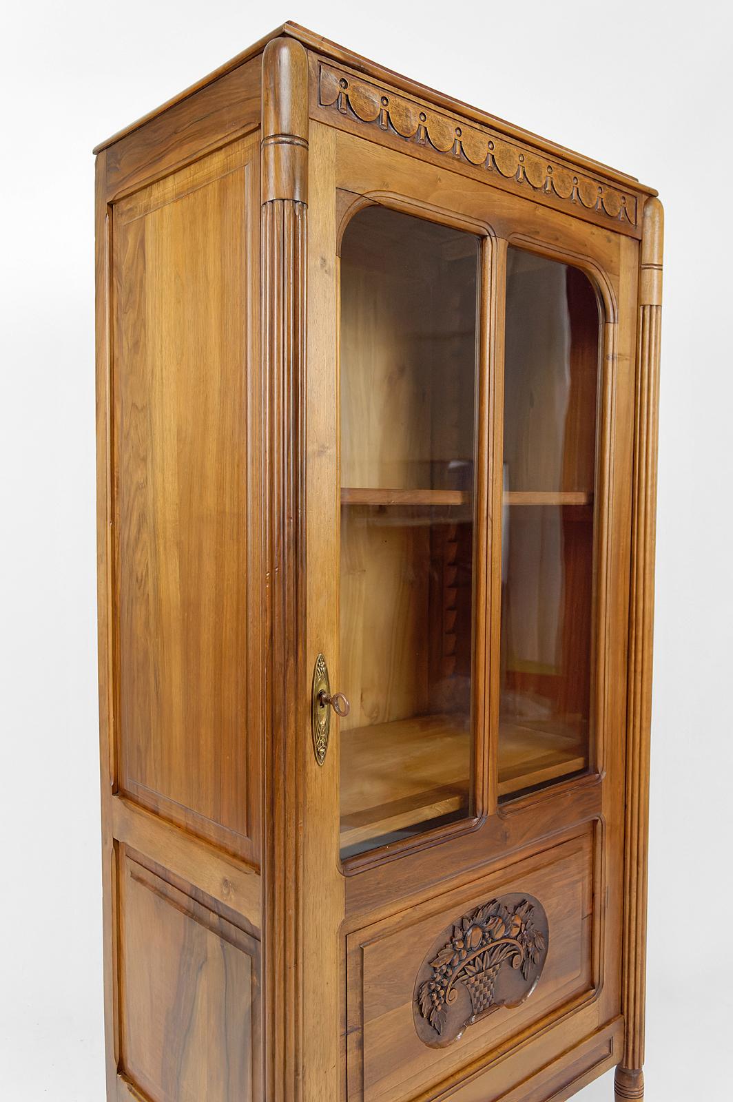 Art Deco display cabinet / showcase / bookcase in walnut, France, Circa 1920 For Sale 8
