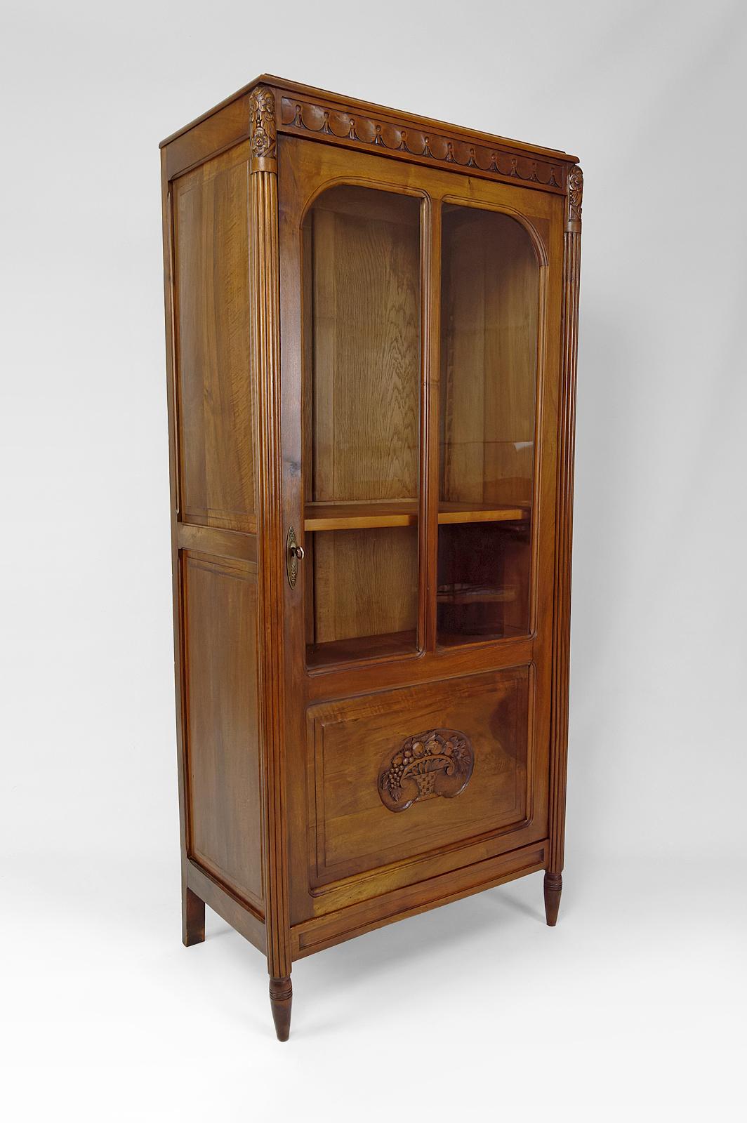 French Art Deco display cabinet / showcase / bookcase in walnut, France, Circa 1920 For Sale