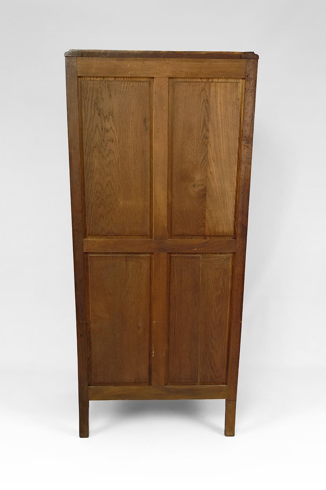 Early 20th Century Art Deco display cabinet / showcase / bookcase in walnut, France, Circa 1920 For Sale