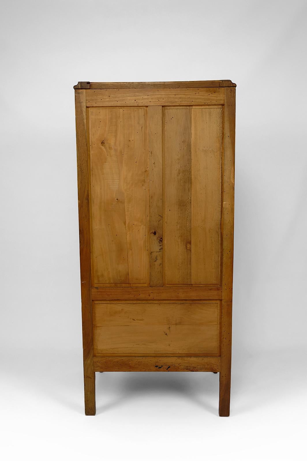 Early 20th Century Art Deco display cabinet / showcase / bookcase in walnut, France, Circa 1920 For Sale