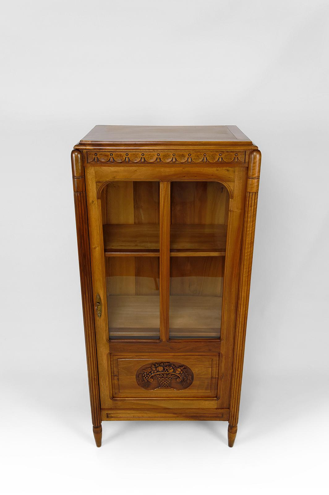 Art Deco display cabinet / showcase / bookcase in walnut, France, Circa 1920 For Sale 3
