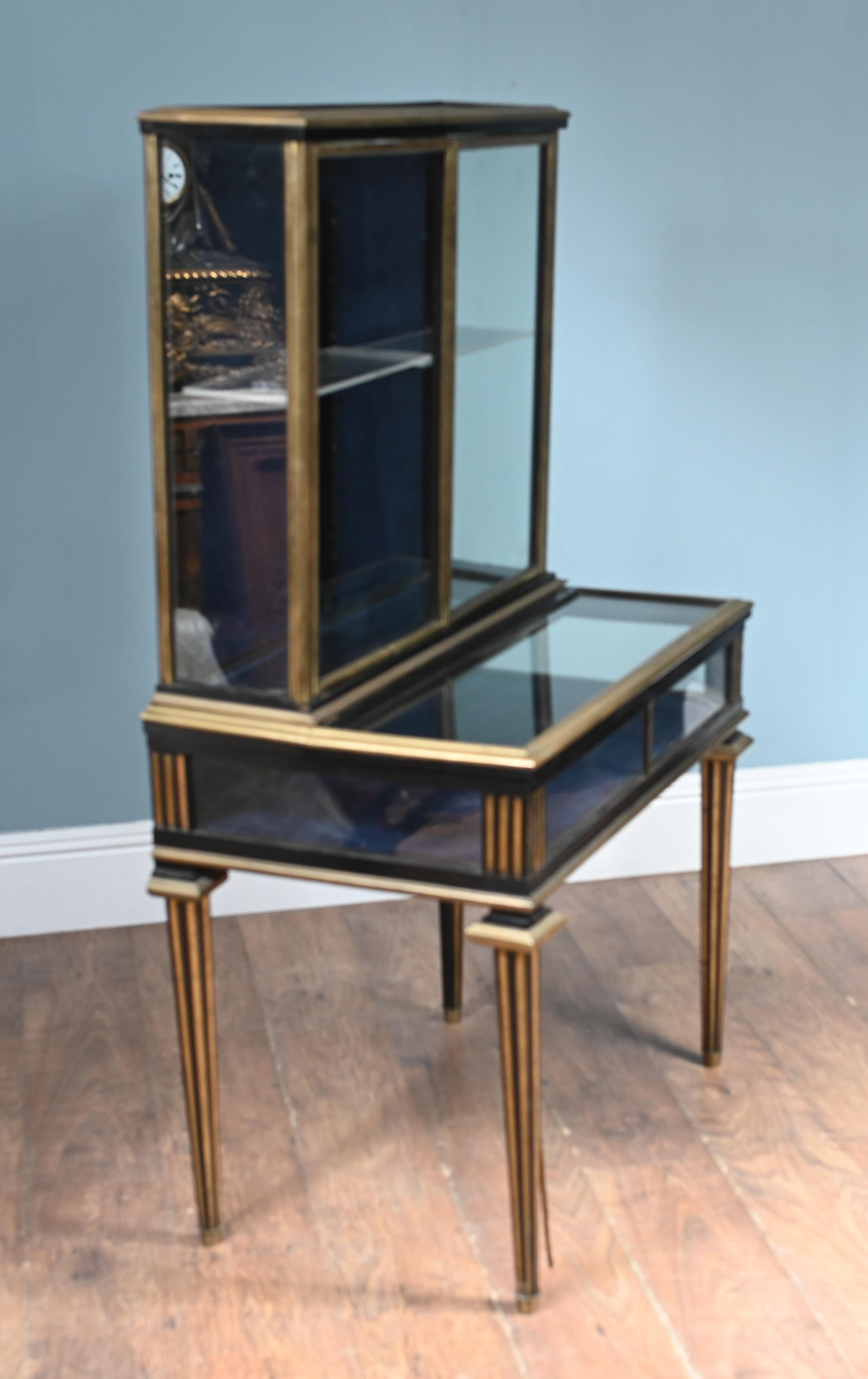 Vitrine Art Déco Vitrine Laquée Hollywood Regency 1920 en vente 3