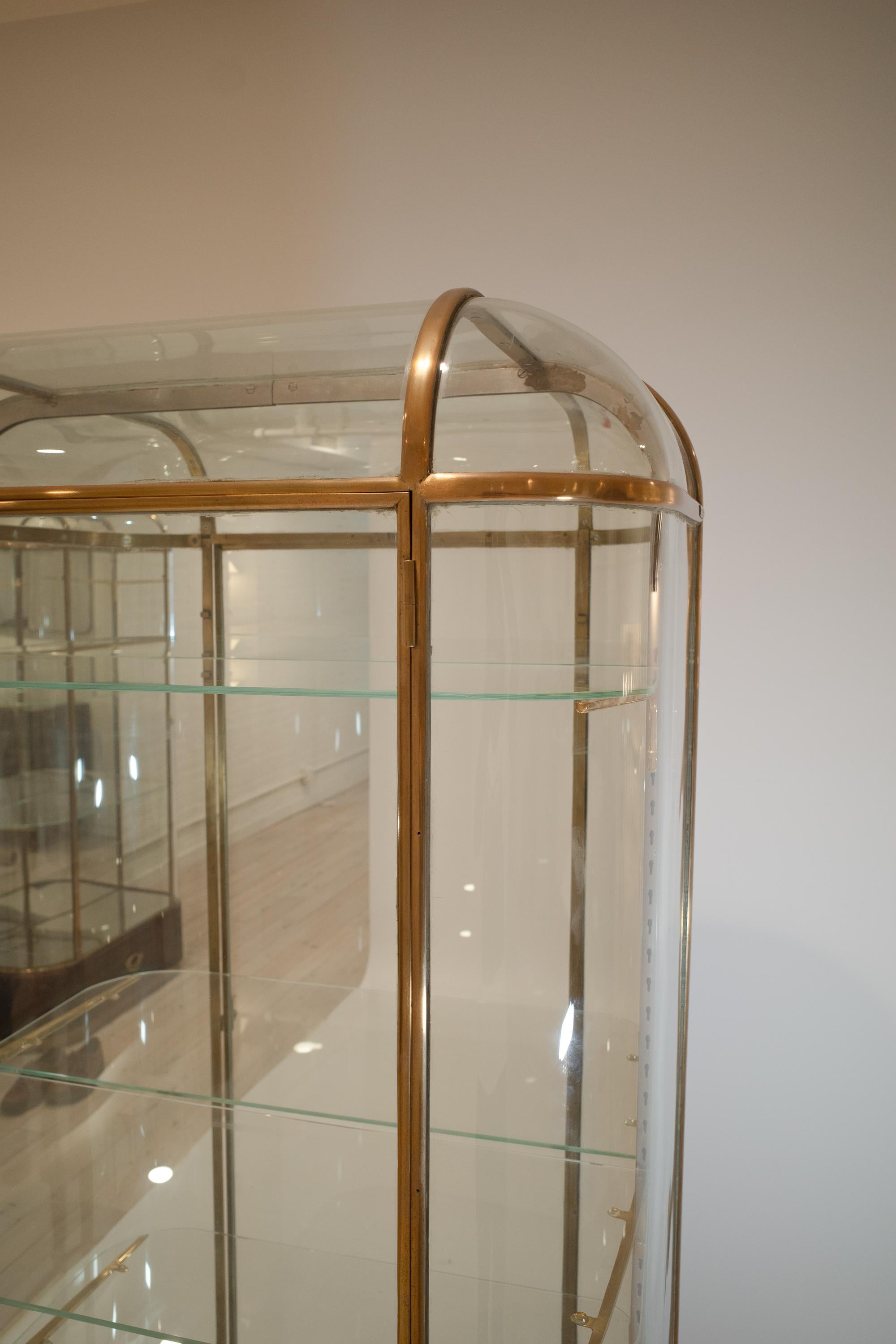 Art Deco Display Case with Curved Glass by Lena (Large) For Sale 1
