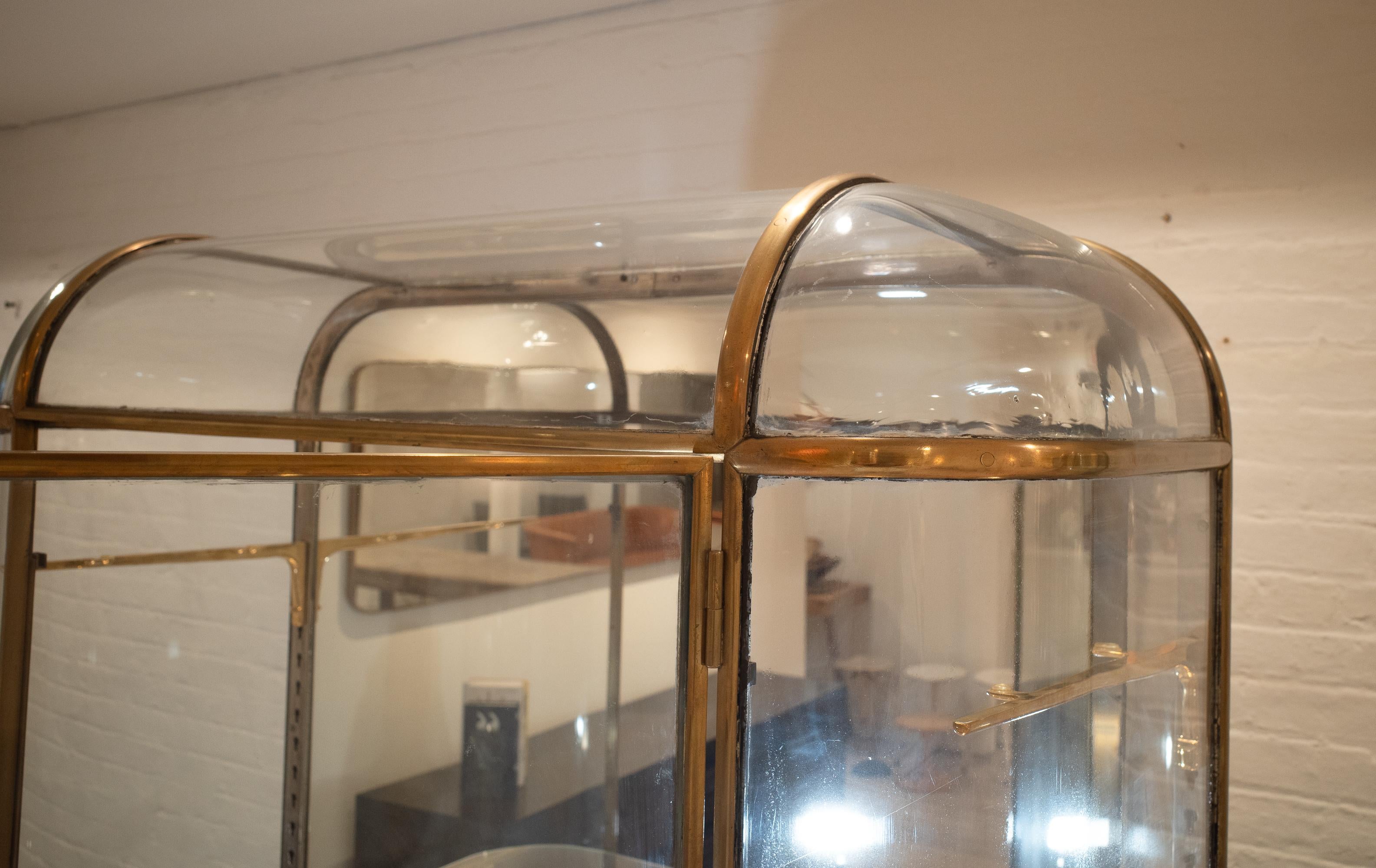 20th Century Art Deco Display Case with Curved Glass by Lena (Large) For Sale