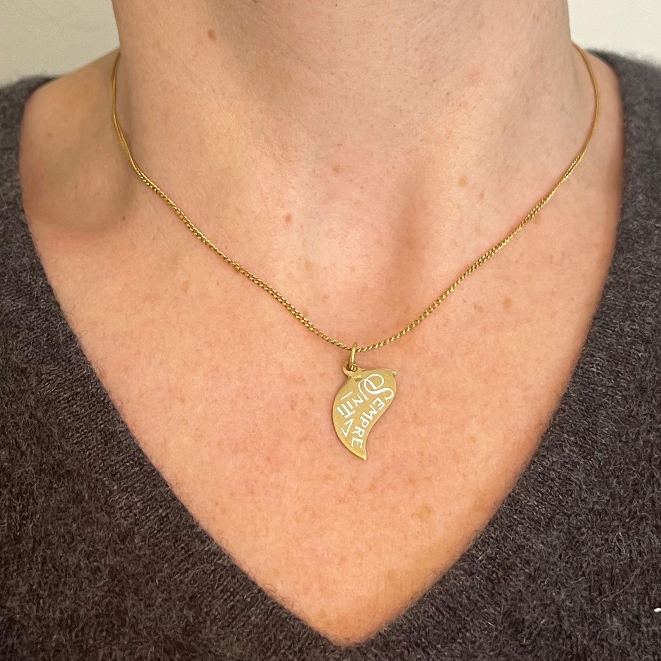 Art Deco Divisi Ma Sempre Unite 18K Gelbgold Emaille-Anhänger im Zustand „Gut“ im Angebot in London, GB