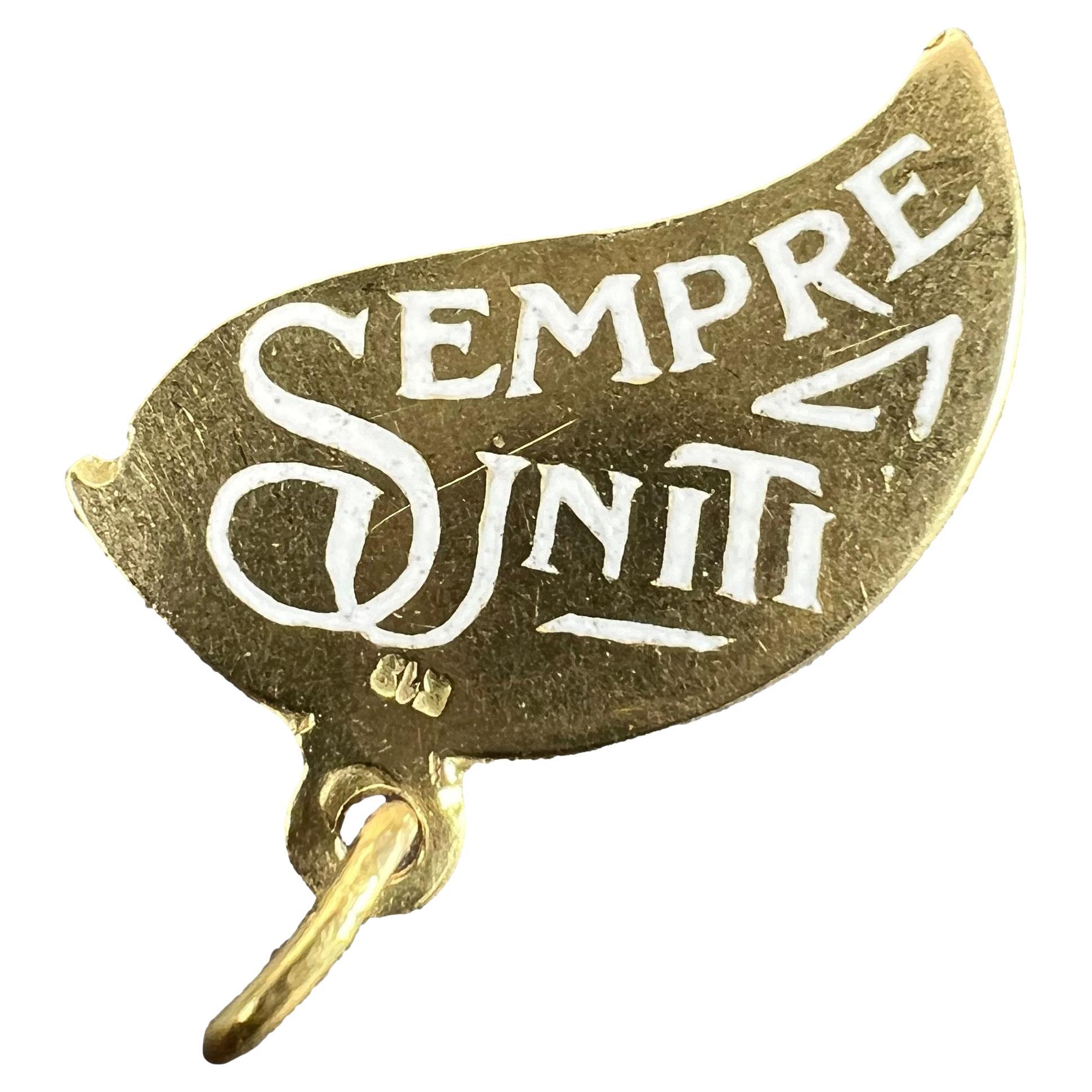 Art Deco Divisi Ma Sempre Unite 18K Gelbgold Emaille-Anhänger im Angebot