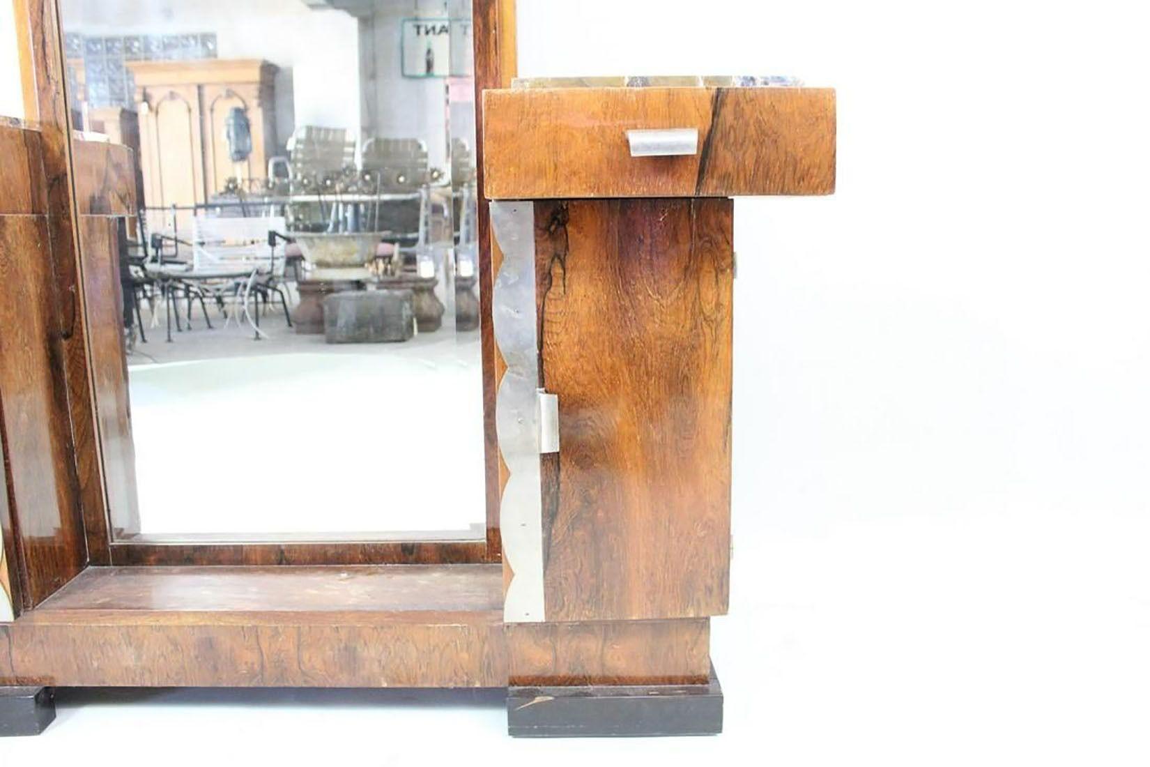 Art-Deco-Waschtisch im Donald-Deskey-Stil, Ganzkörperspiegel. Das atemberaubende Stück aus Palisanderpalisander hat einen durchgehenden, abgeschrägten Spiegel, mit einem kleinen Schrank auf jeder Seite, jeweils mit einer Schublade und einem kleinen