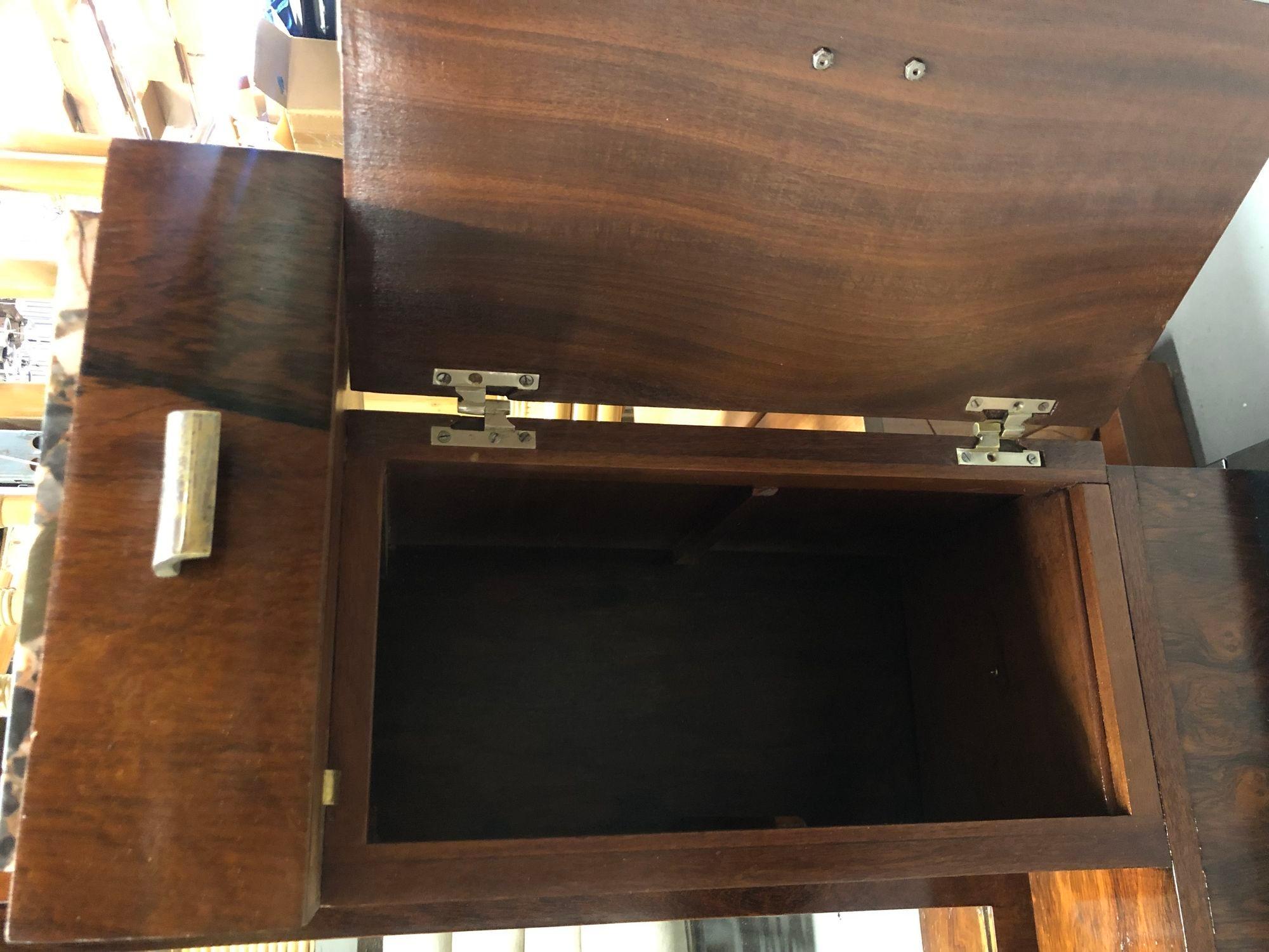 Coiffeuse de style Donald Deskey en bois de palissandre et marbre avec miroir complet en vente 1