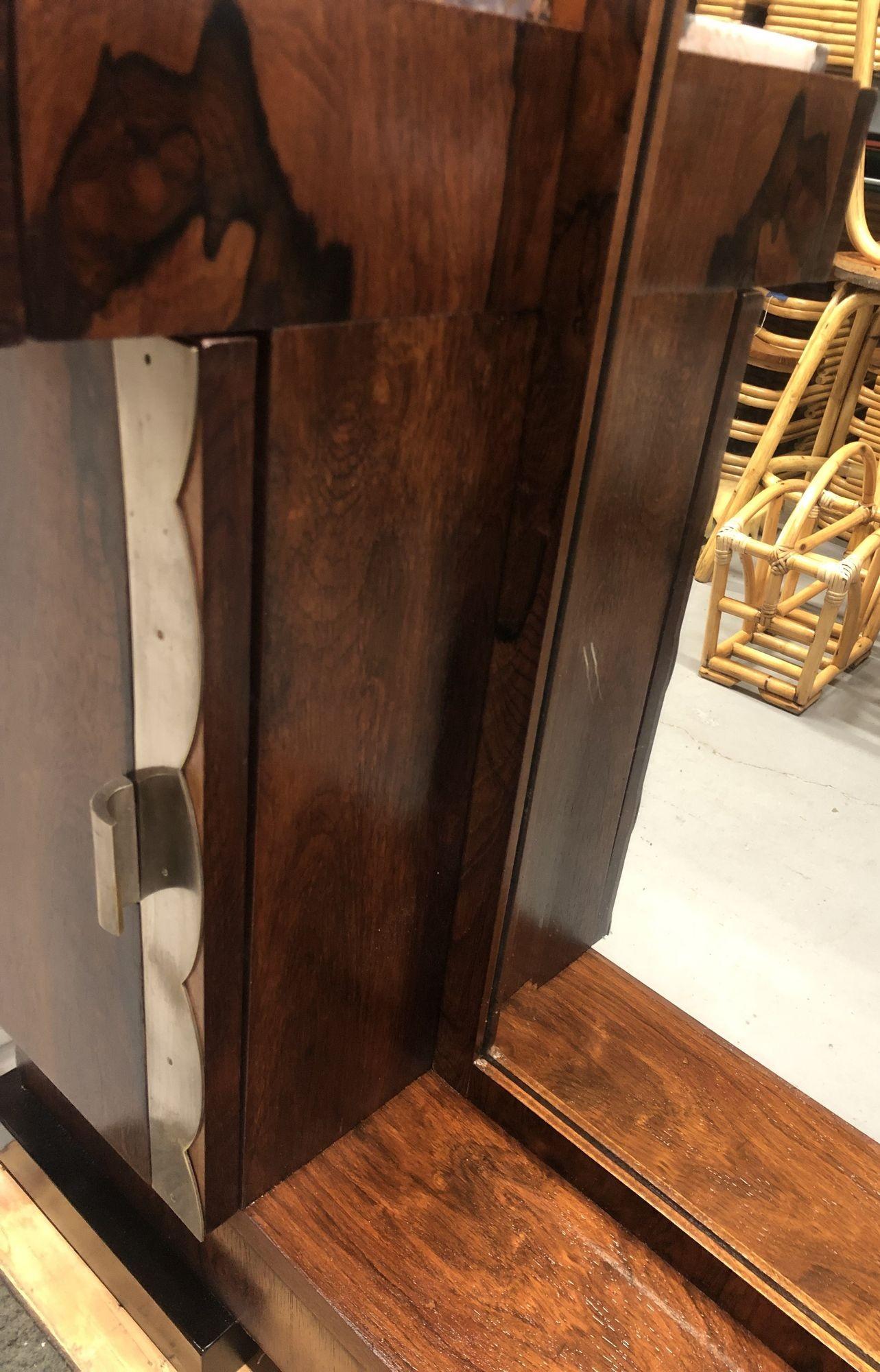 Coiffeuse de style Donald Deskey en bois de palissandre et marbre avec miroir complet en vente 2