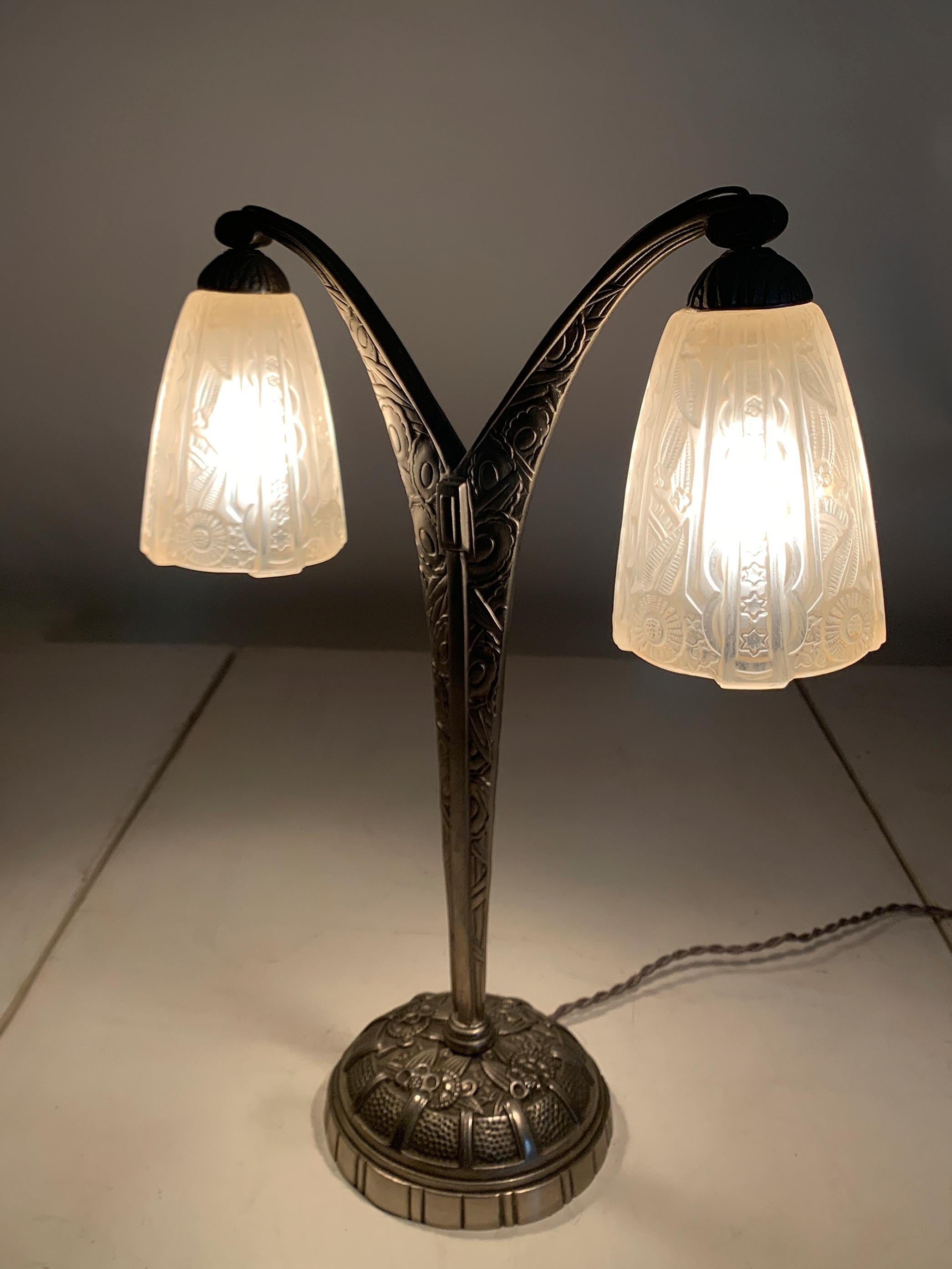 Art Deco Double Arm Table Lamp in Press Molded Glass/Nickeled Bronze, circa 1930 For Sale 4