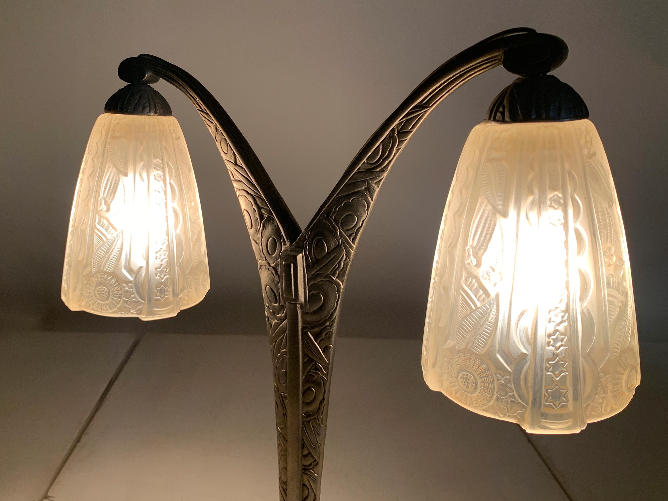 Art Deco Double Arm Table Lamp in Press Molded Glass/Nickeled Bronze, circa 1930 For Sale 6