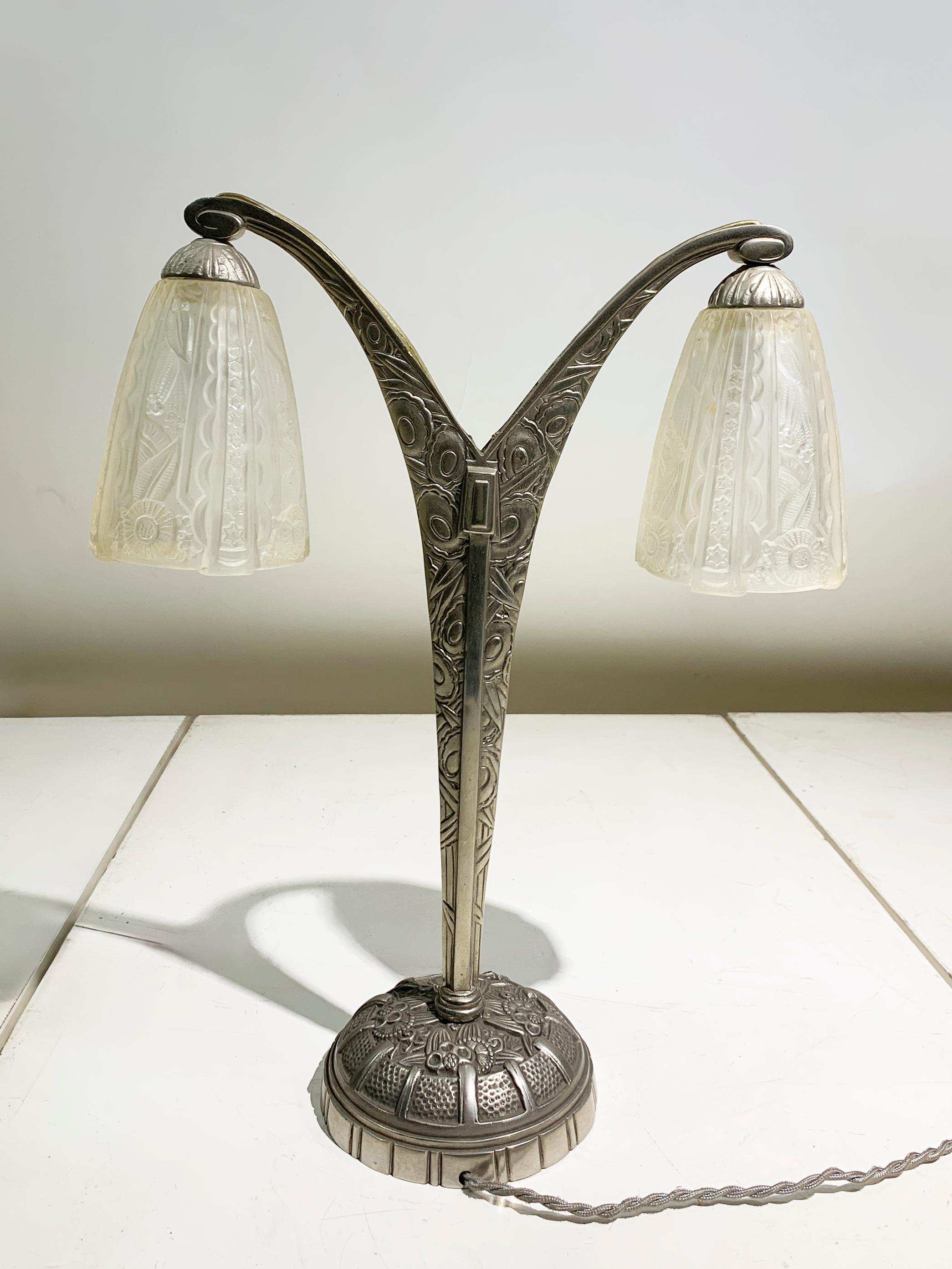 Art Deco Double Arm Table Lamp in Press Molded Glass/Nickeled Bronze, circa 1930 In Good Condition For Sale In Beirut, LB