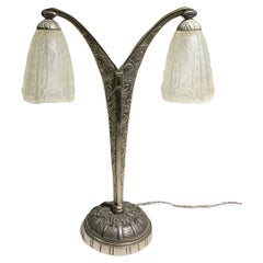 Lampada da tavolo a doppio braccio in vetro stampato e bronzo nichelato, Art Deco, 1930 ca.