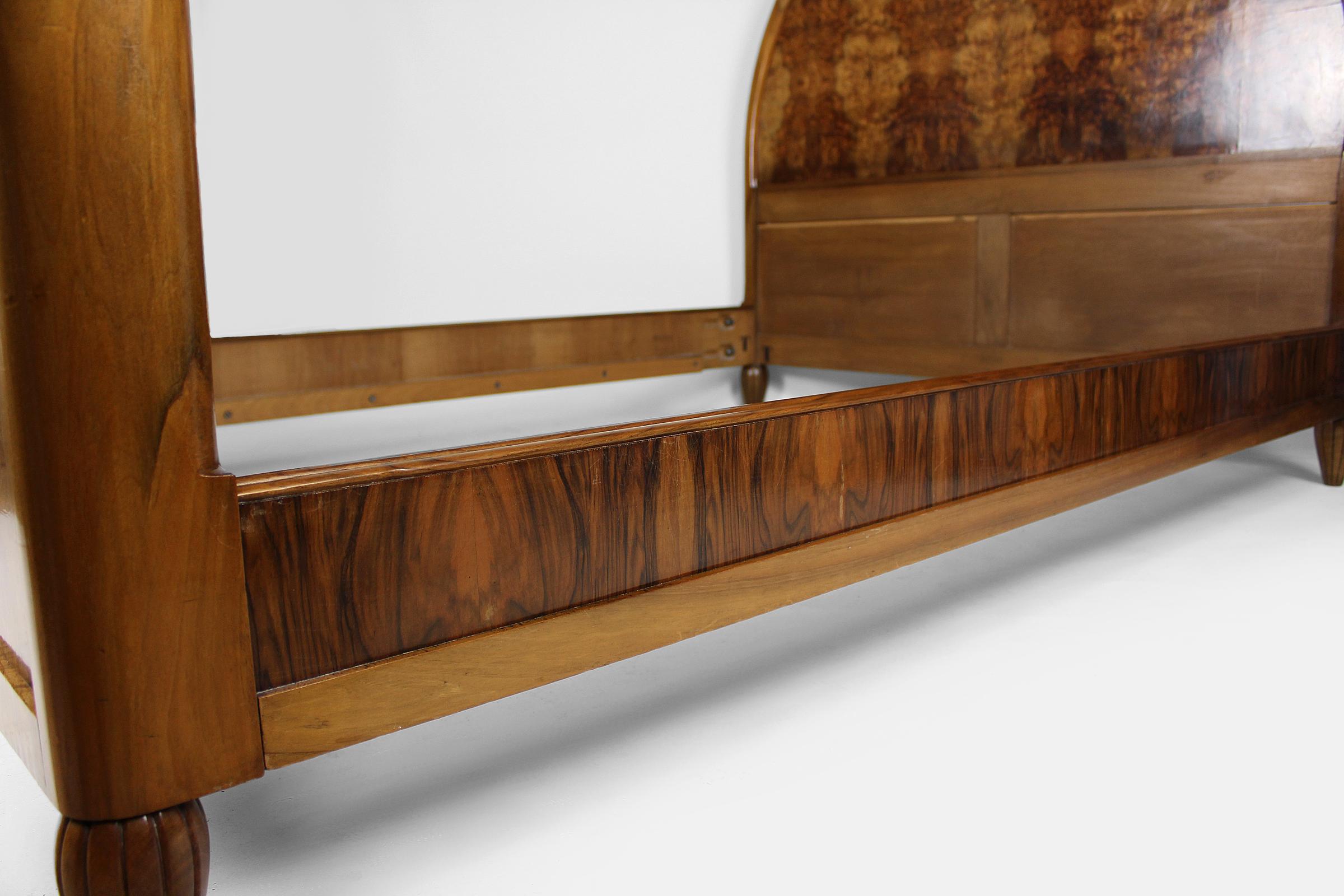 Art Deco Double Bed by Ateliers Gauthier-Poinsignon in walnut, circa 1920-1930 For Sale 2