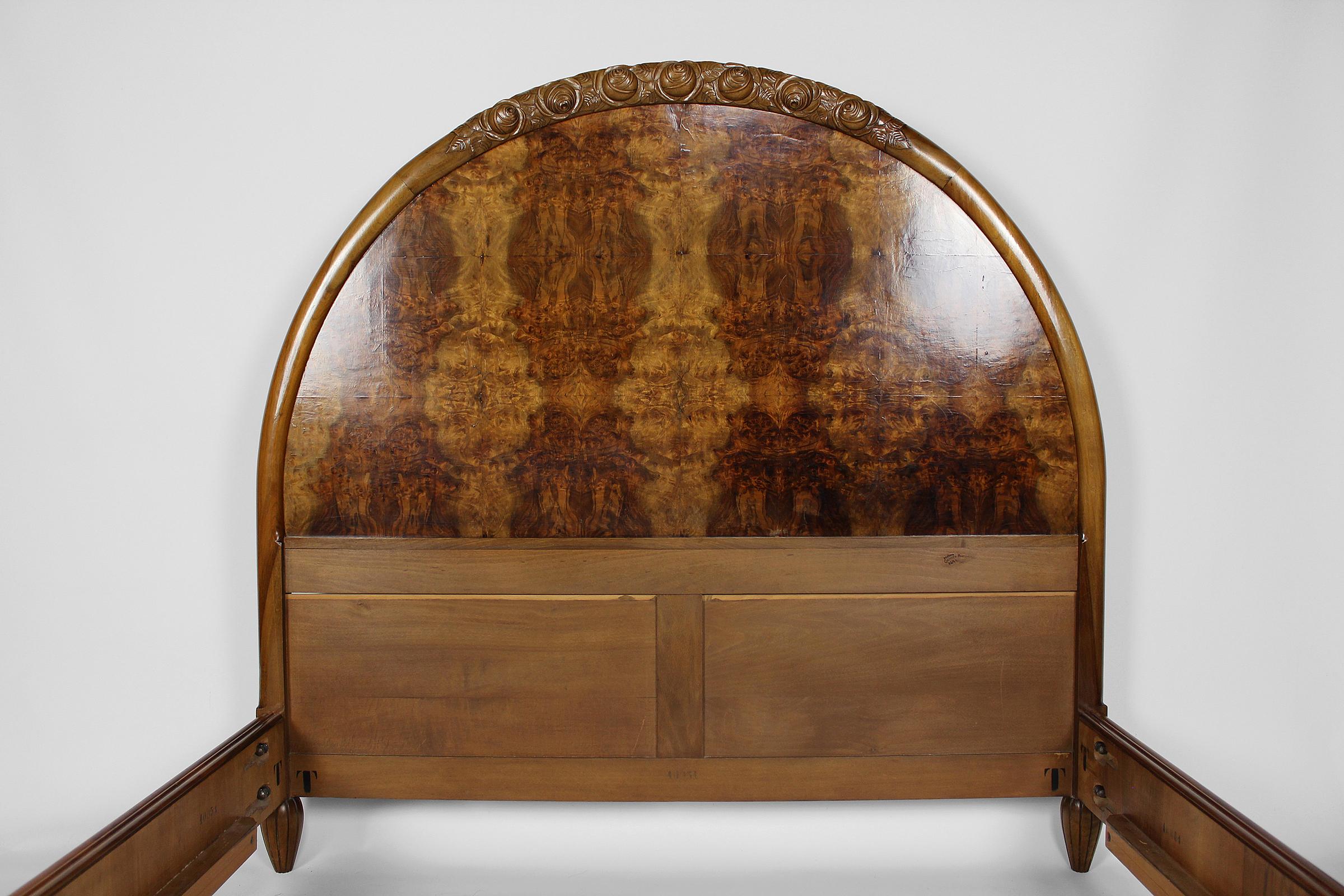 Early 20th Century Art Deco Double Bed by Ateliers Gauthier-Poinsignon in walnut, circa 1920-1930 For Sale