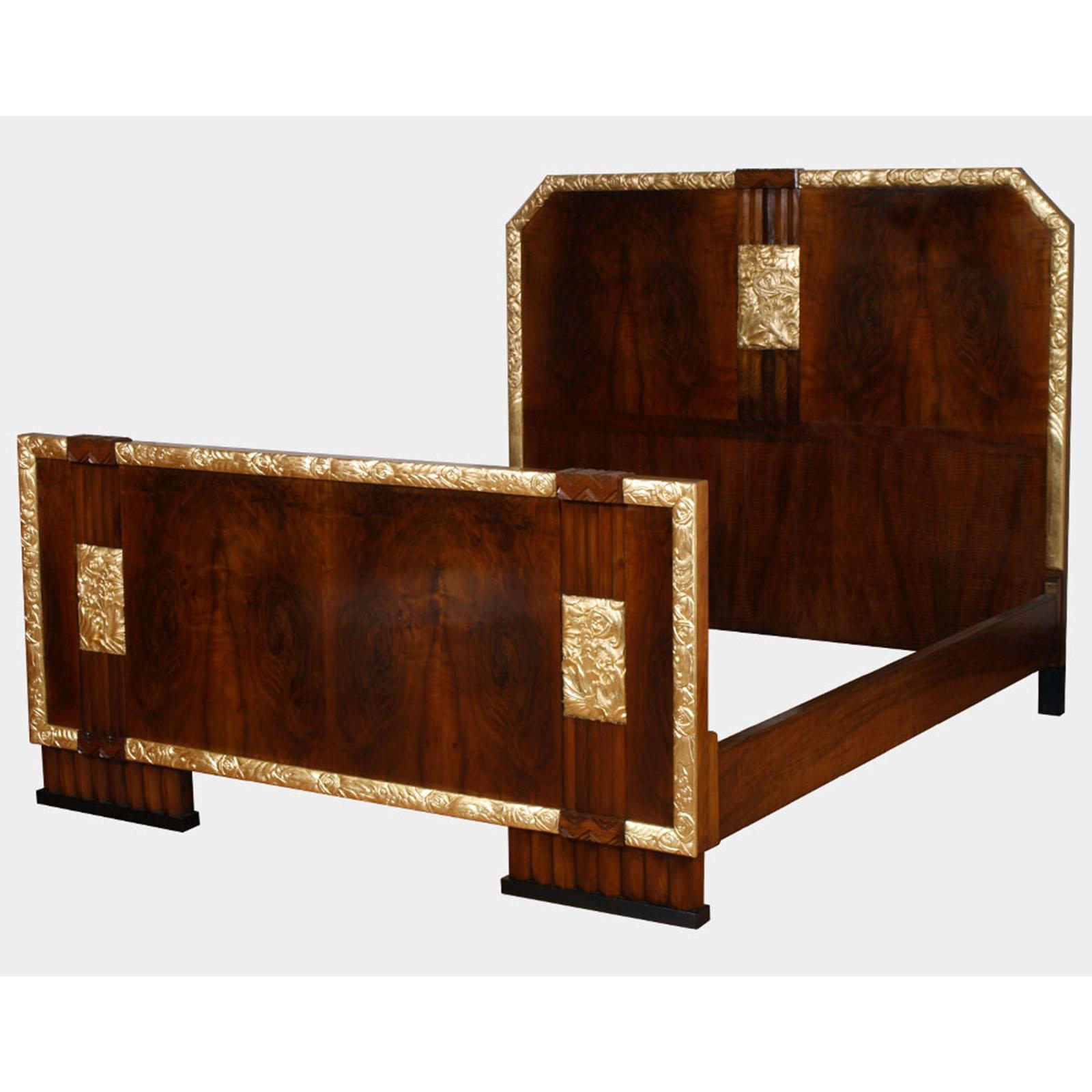 Art Deco Double Bed & Nightstands by Atelier Varedo, Gino Maggioni attributed. 
Measures cm:
bed H 90\150, W 180, D 213
bedside H 72+35, W 44, D 33.
Bedroom set of undisputed design and artistic value, with hand-carved inserts finished with gold