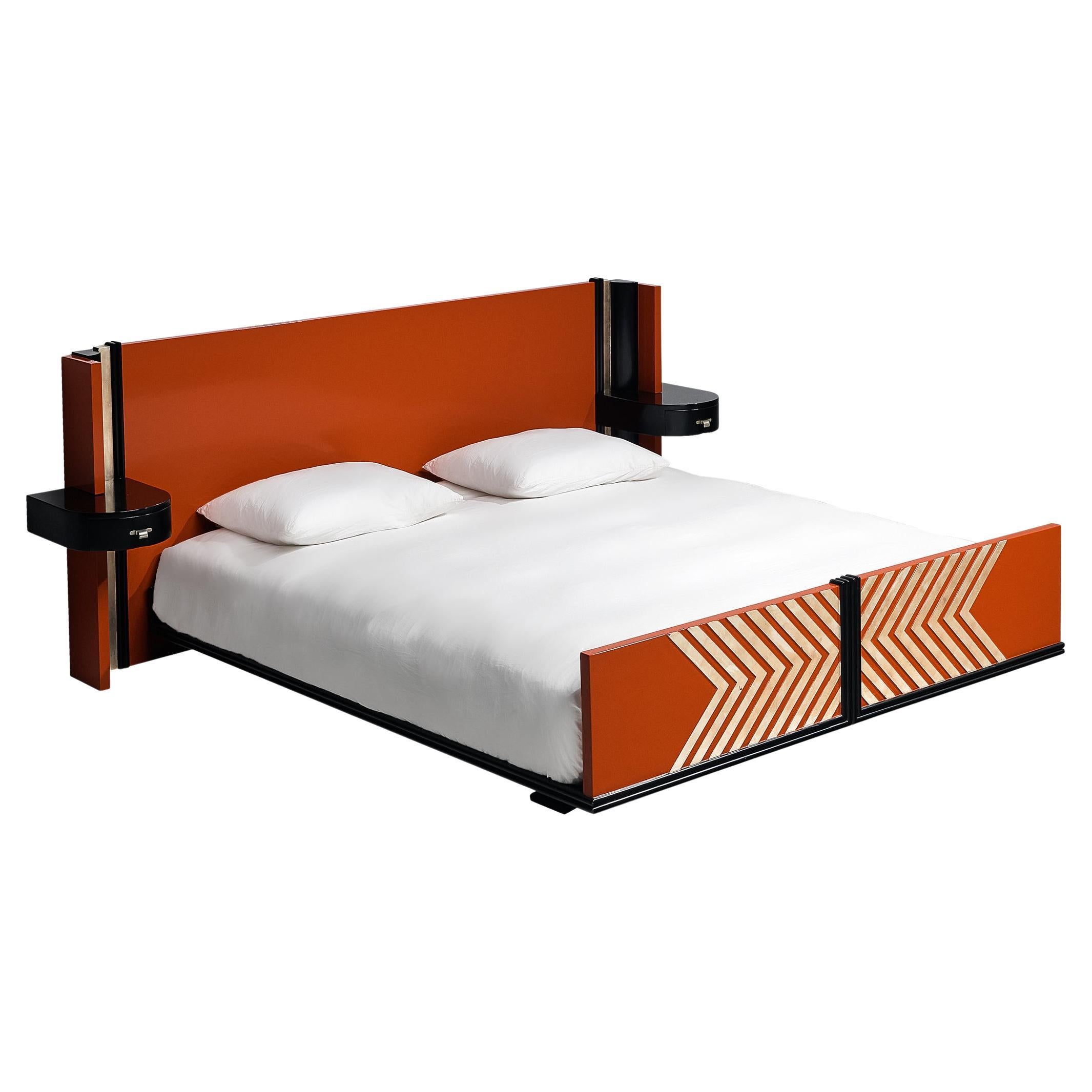 Doppelbett im Art déco-Stil mit Nachttischen aus lackiertem Holz 