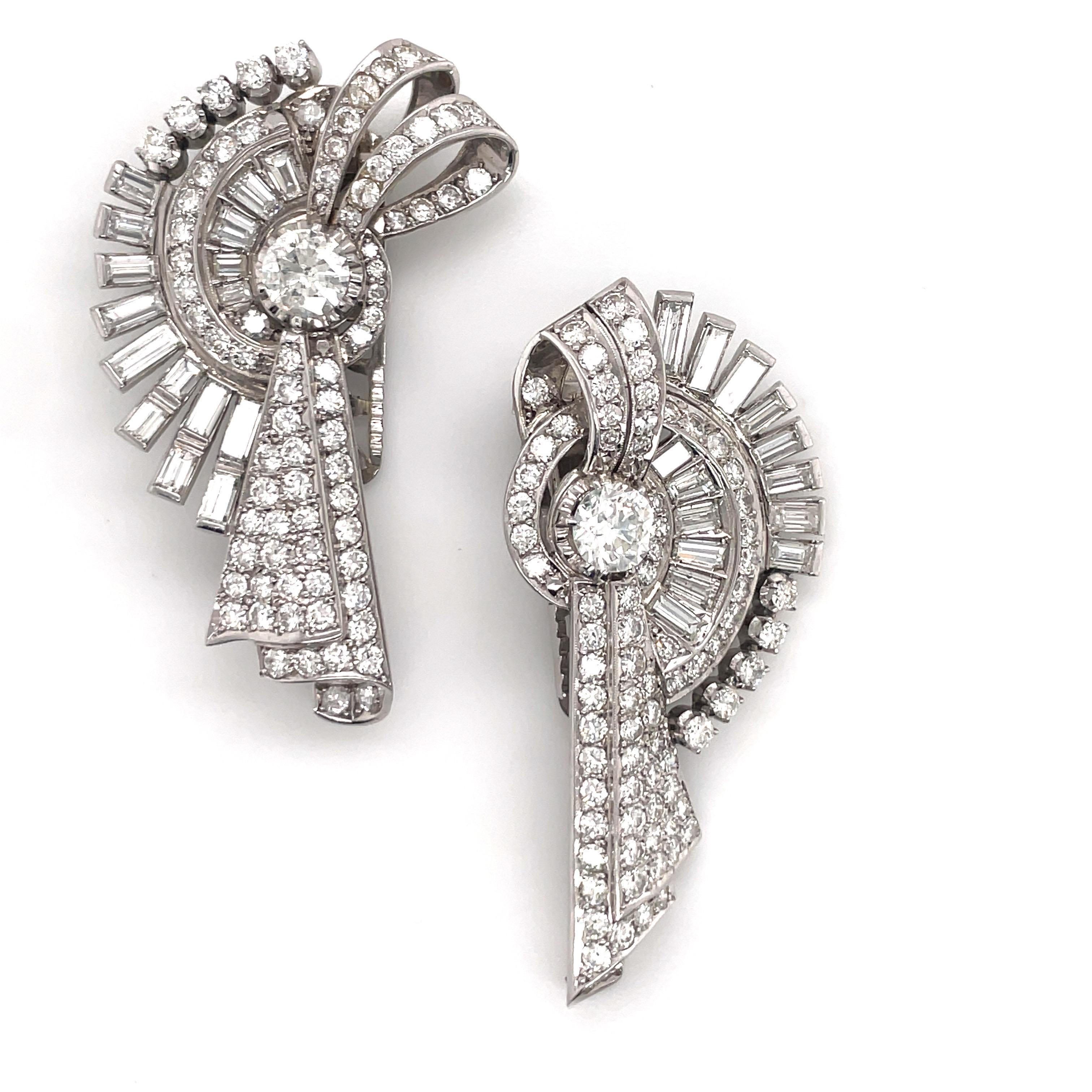 Art Deco Double Clip Brooch 14.20 Carats 18 Karat White Gold For Sale 1