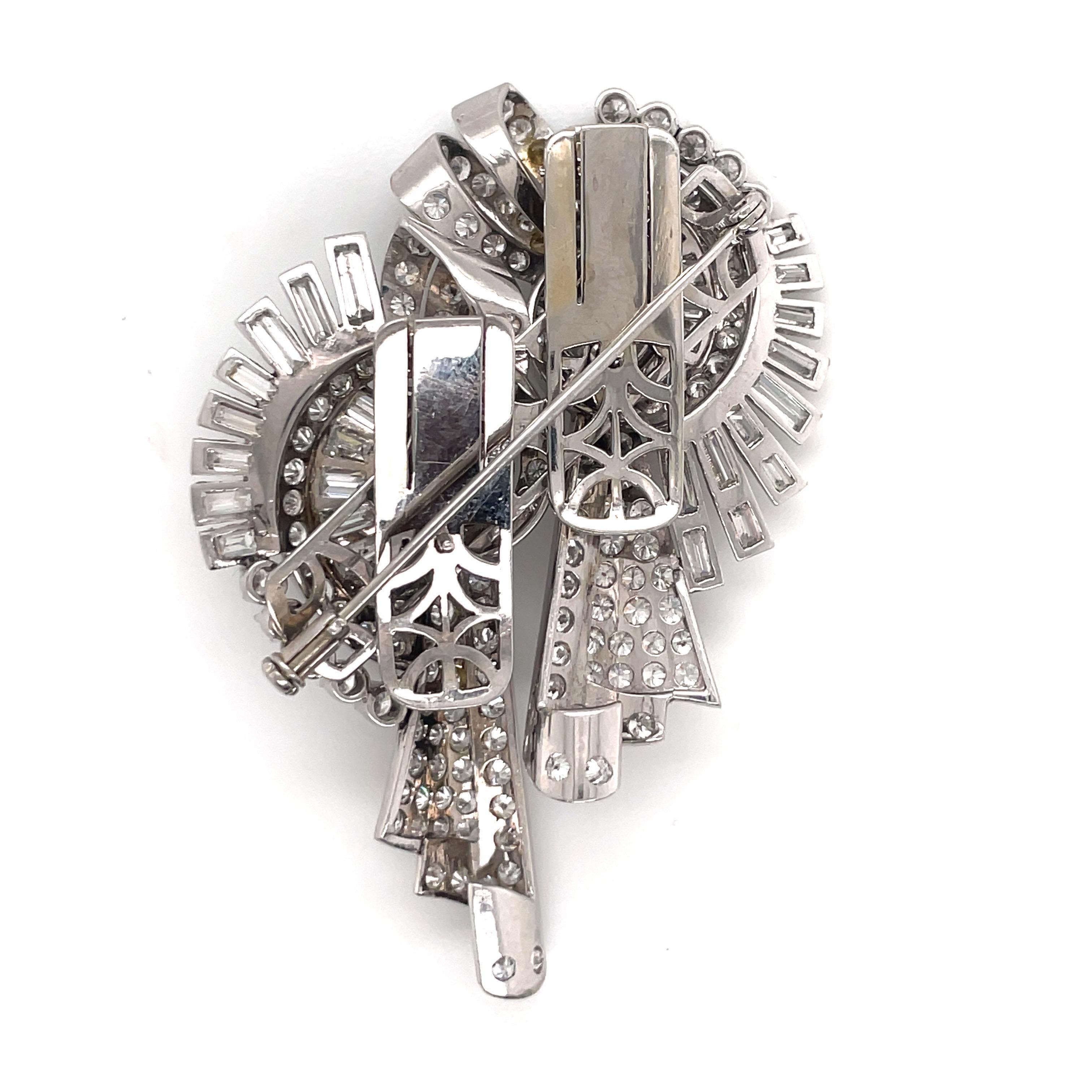 Art Deco Double Clip Brooch 14.20 Carats 18 Karat White Gold For Sale 2