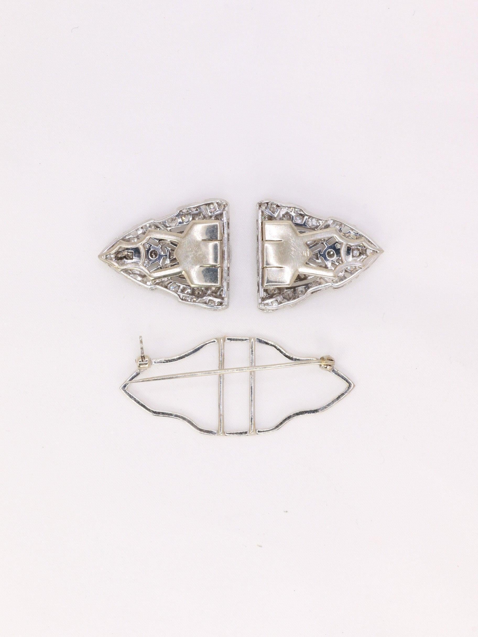 Women's Art Deco Double-Clip Brooch in Gold and Platinum with Diamonds For Sale
