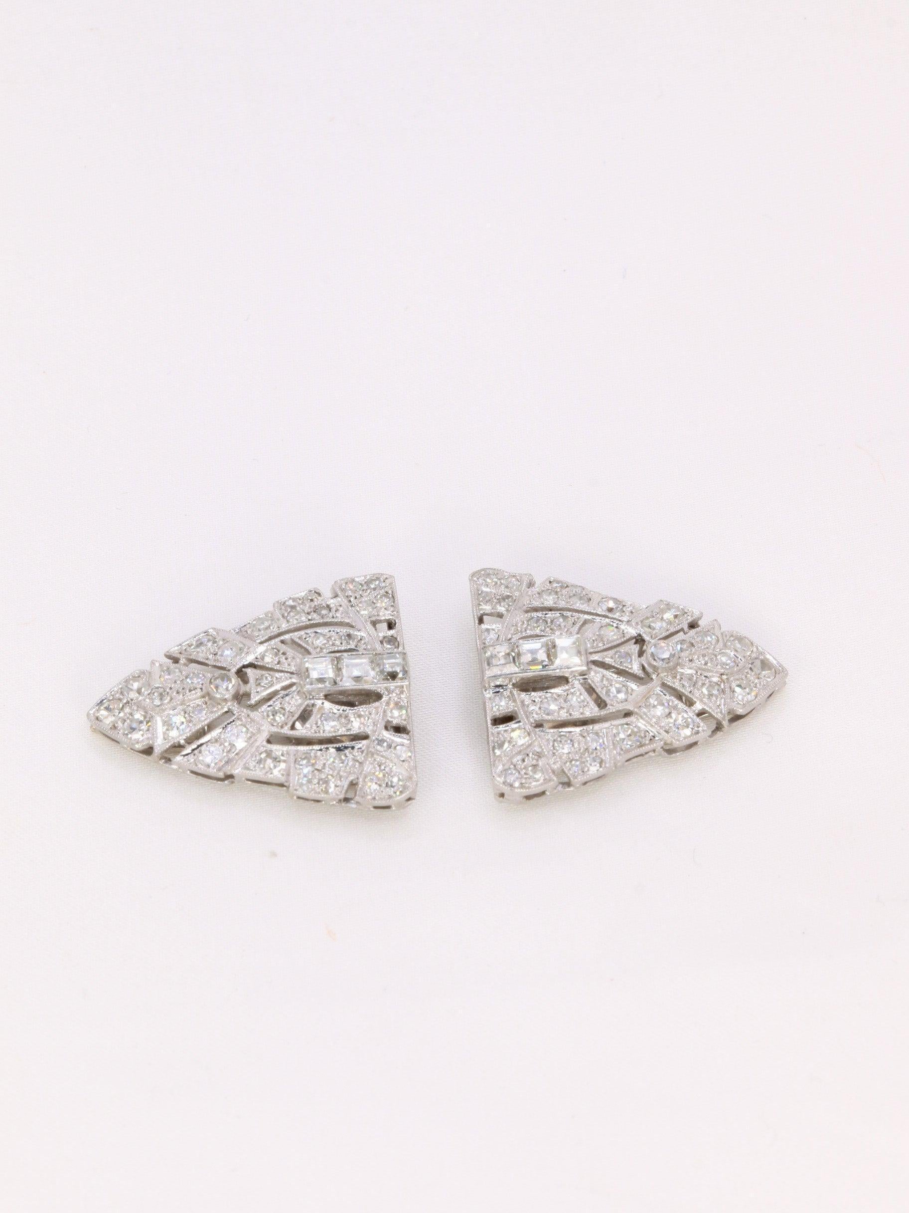 Art Deco Double-Clip Brooch in Gold and Platinum with Diamonds For Sale 1