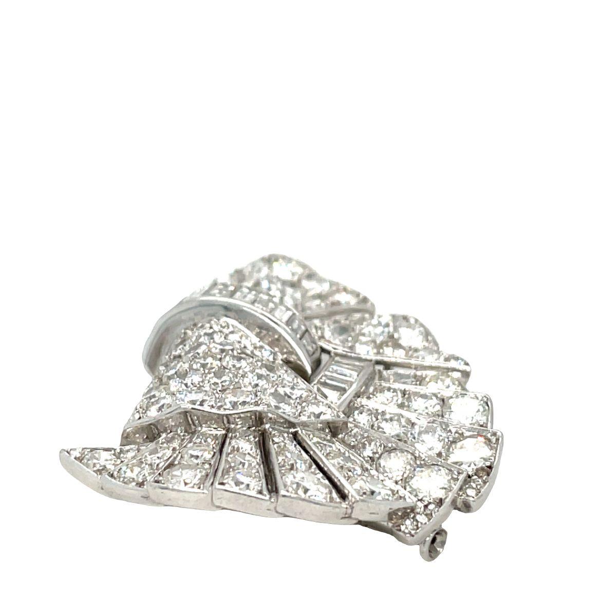 Art Deco Double Clip Diamant 9 Karat Brosche Platin im Zustand „Hervorragend“ im Angebot in beverly hills, CA
