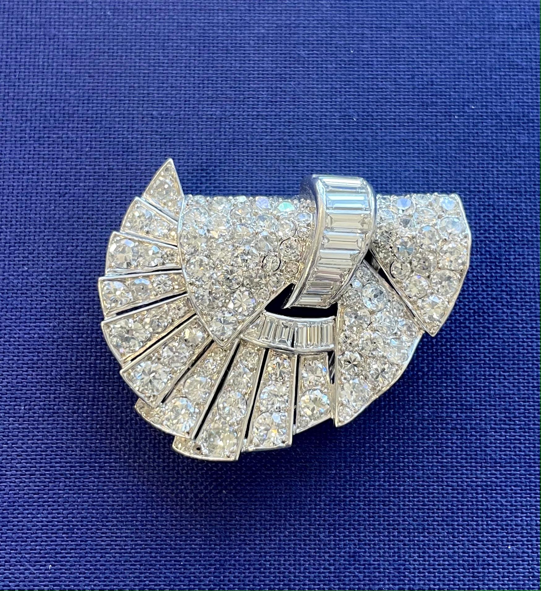 Art Deco Double Clip Diamant 9 Karat Brosche Platin Damen im Angebot