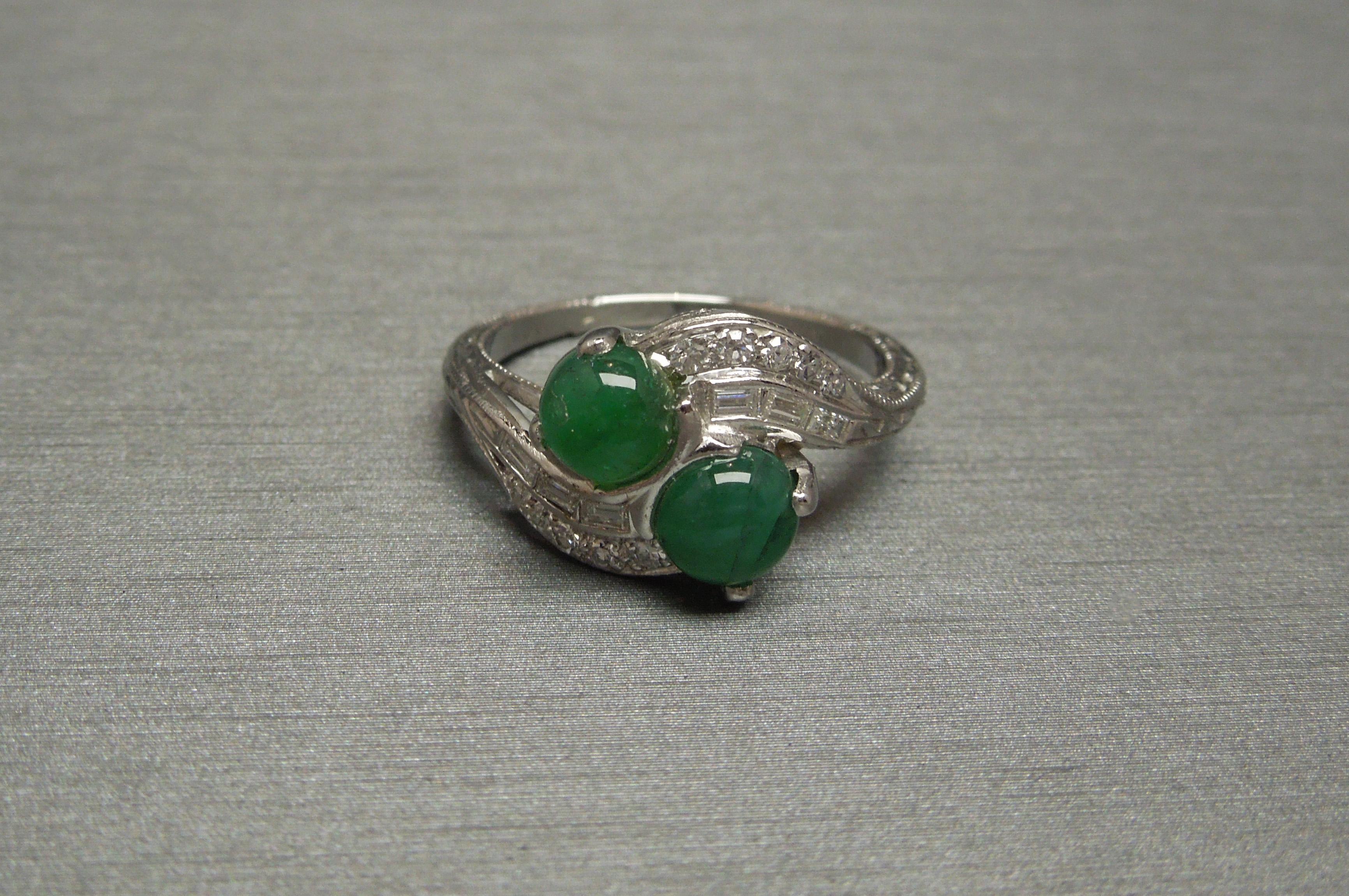 Art Deco Double Emerald 14 Karat ByPass Ring In Good Condition For Sale In METAIRIE, LA