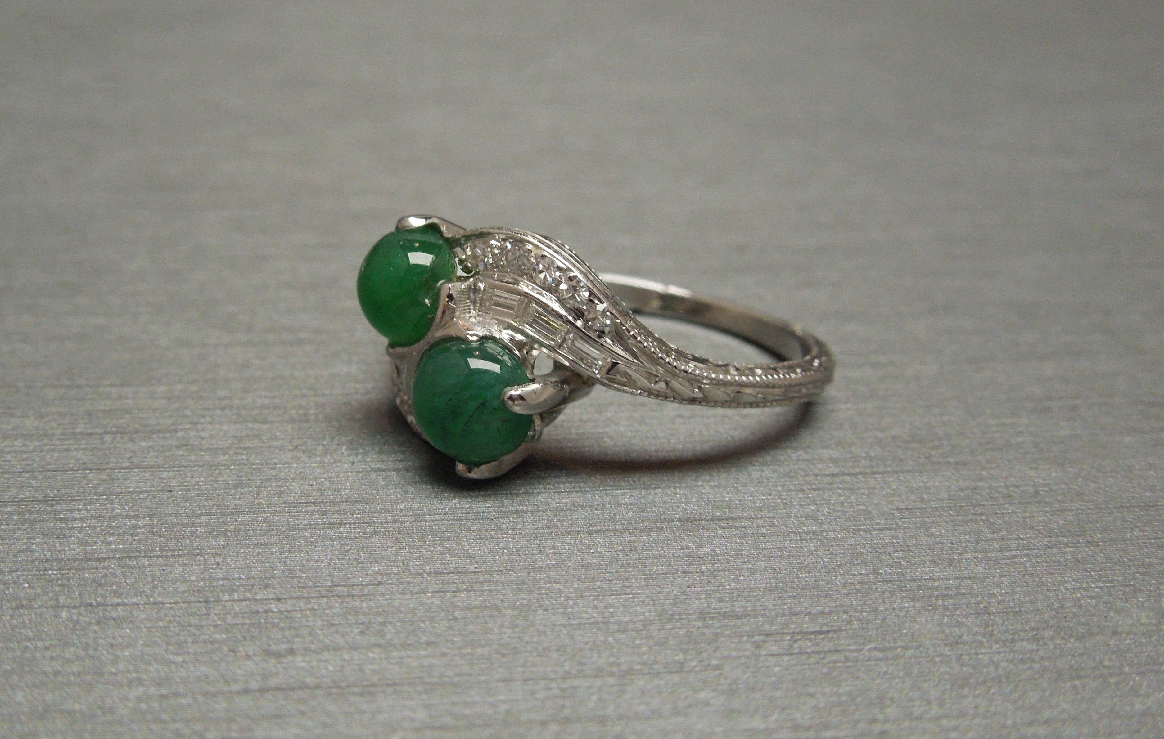 Art Deco Double Emerald 14 Karat ByPass Ring For Sale 1