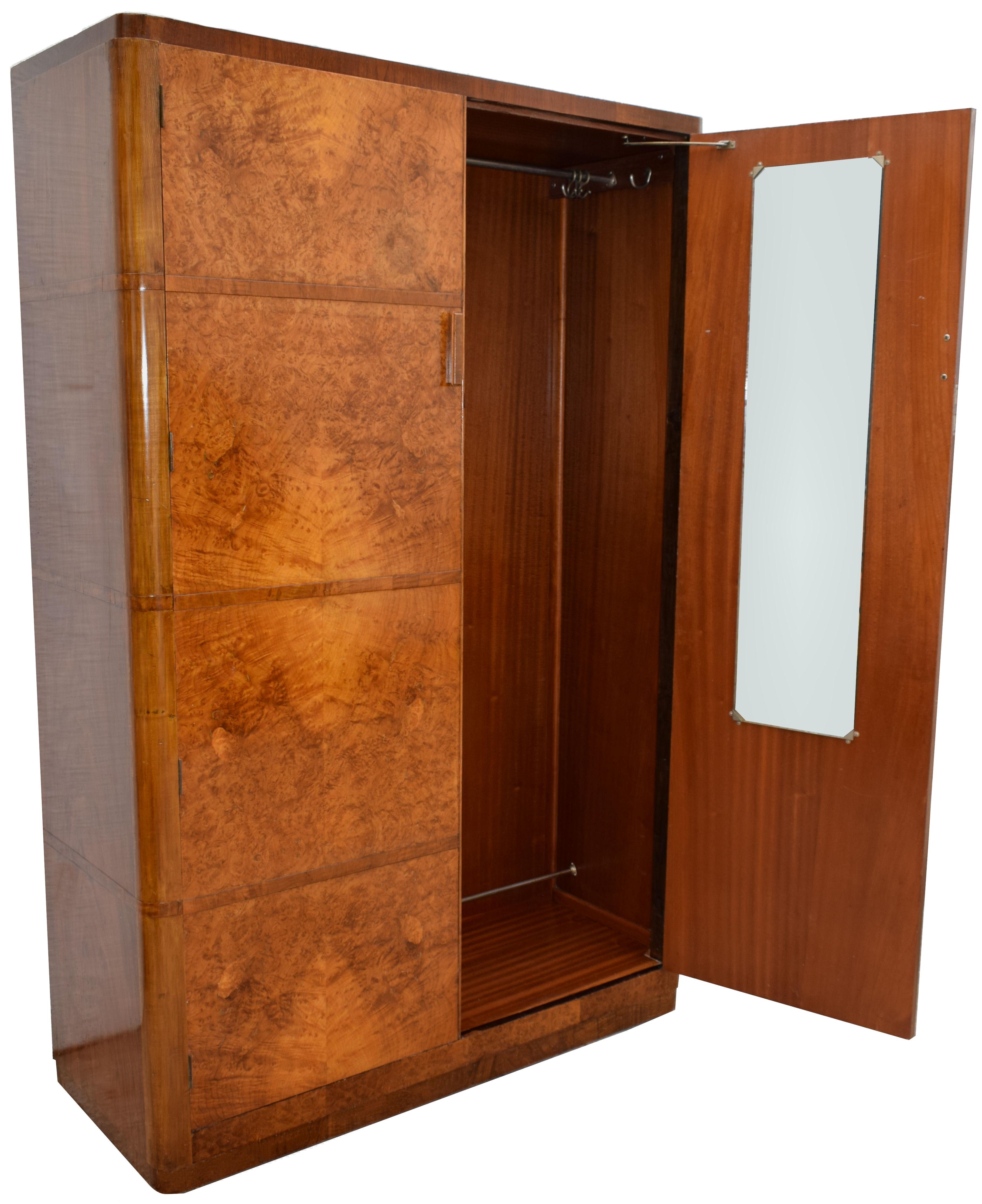 Beautifully figured walnut double wardrobe. Not only does this wardrobe look impressive with its heavily figured veneers but it's extremely generous in the storage it provides. Offering full hanging area left and right side of the wardrobe. All the