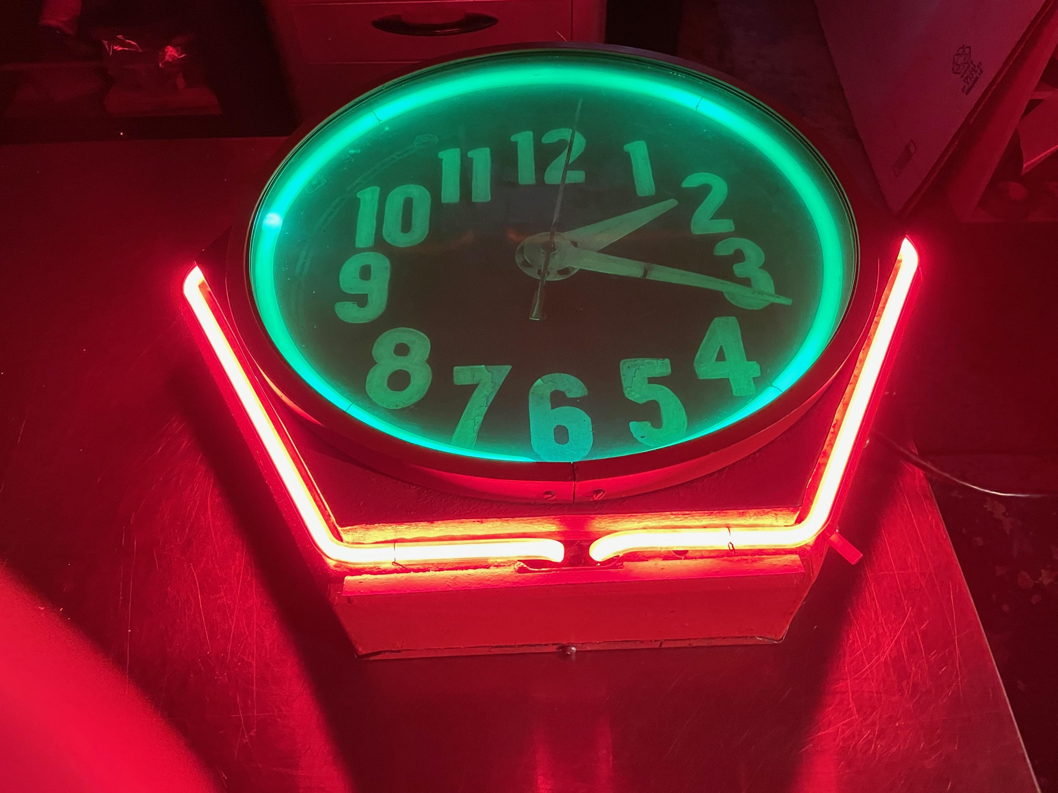 Nord-américain Art Deco Double Neon Hexagon Vintage Wall Clock