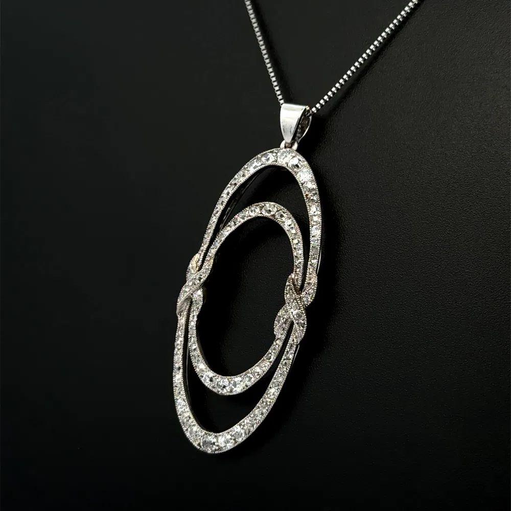 Collier pendentif fantaisie Art déco à double ouverture ovale en platine et diamants Excellent état - En vente à Montreal, QC
