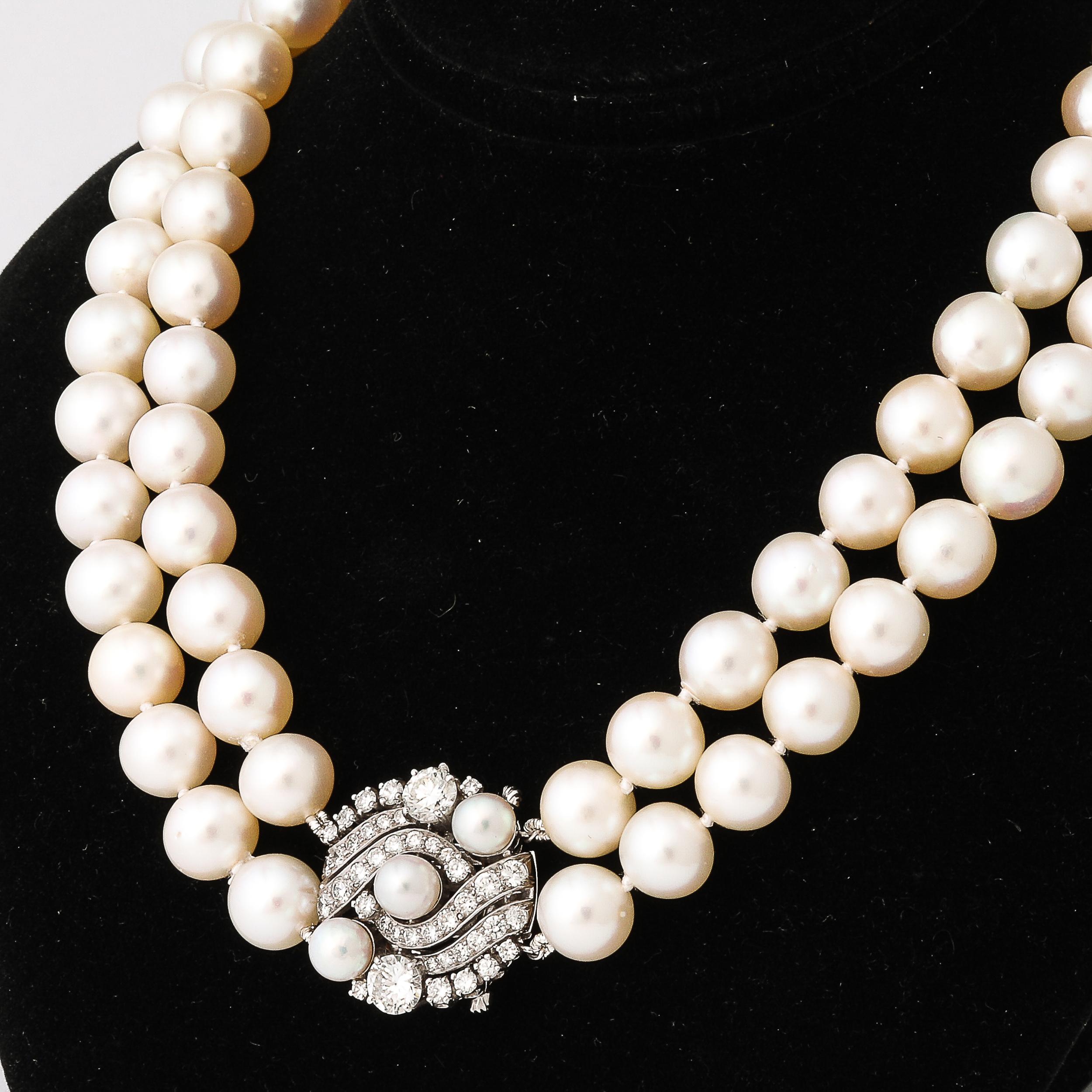Art Déco Collana Art Deco a doppio filo con perle coltivate e diamanti in oro bianco in vendita