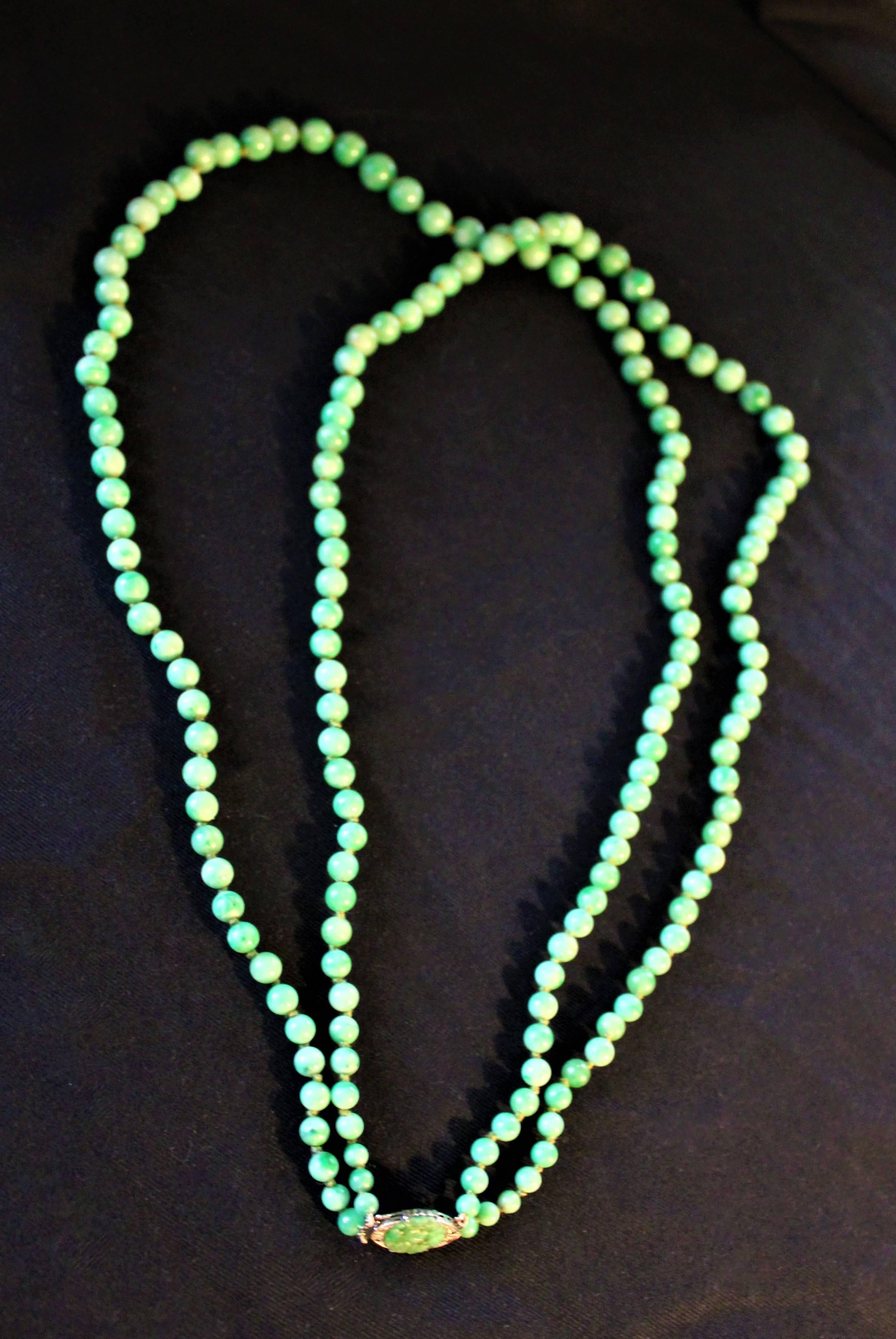 Chinese Art Deco Double Strand Jade Graduated Bead Necklace with 18-Karat Gold Clasp For Sale