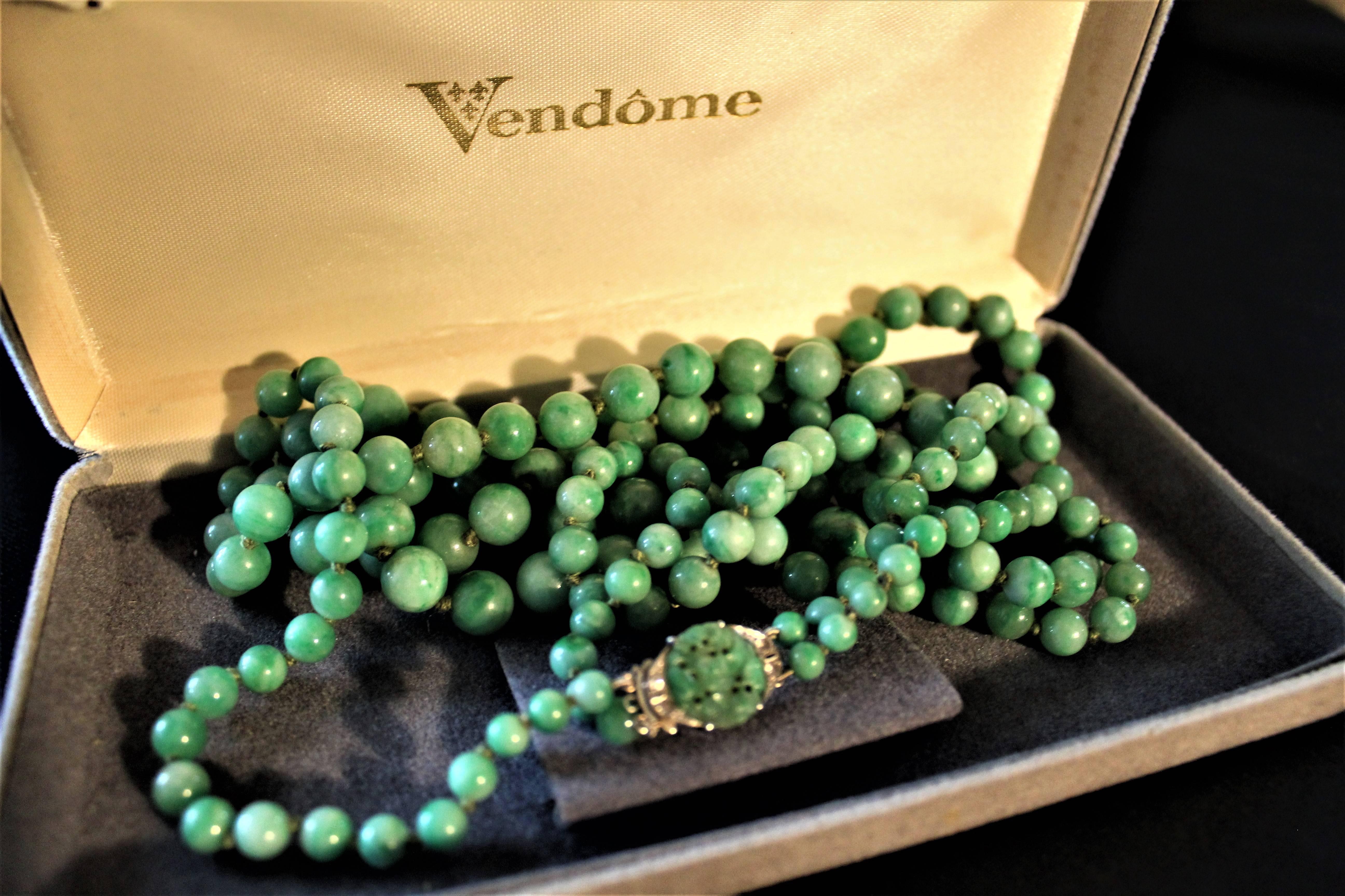 Early 20th Century Art Deco Double Strand Jade Graduated Bead Necklace with 18-Karat Gold Clasp For Sale