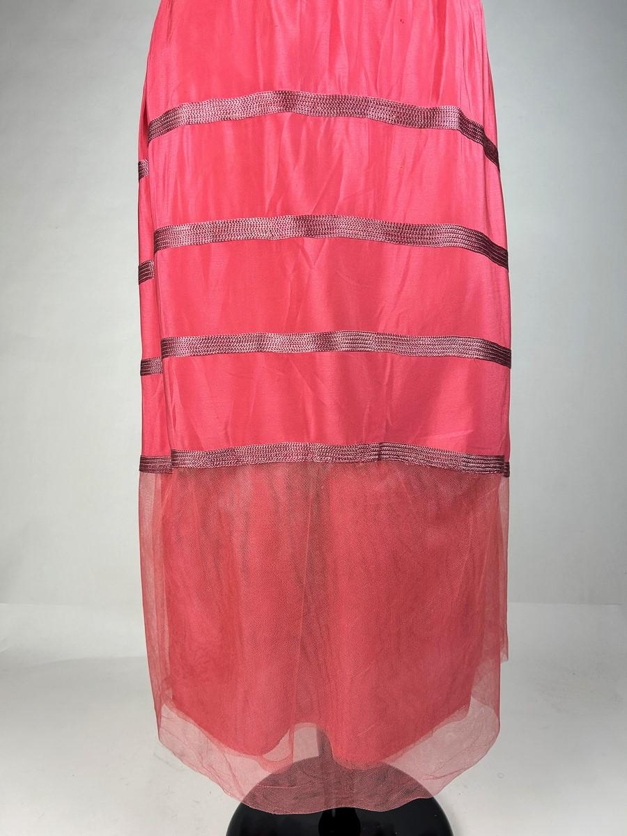 Pink Art Deco dress in coral pink silk crepe and tulle - France Circa 1920-1925 For Sale