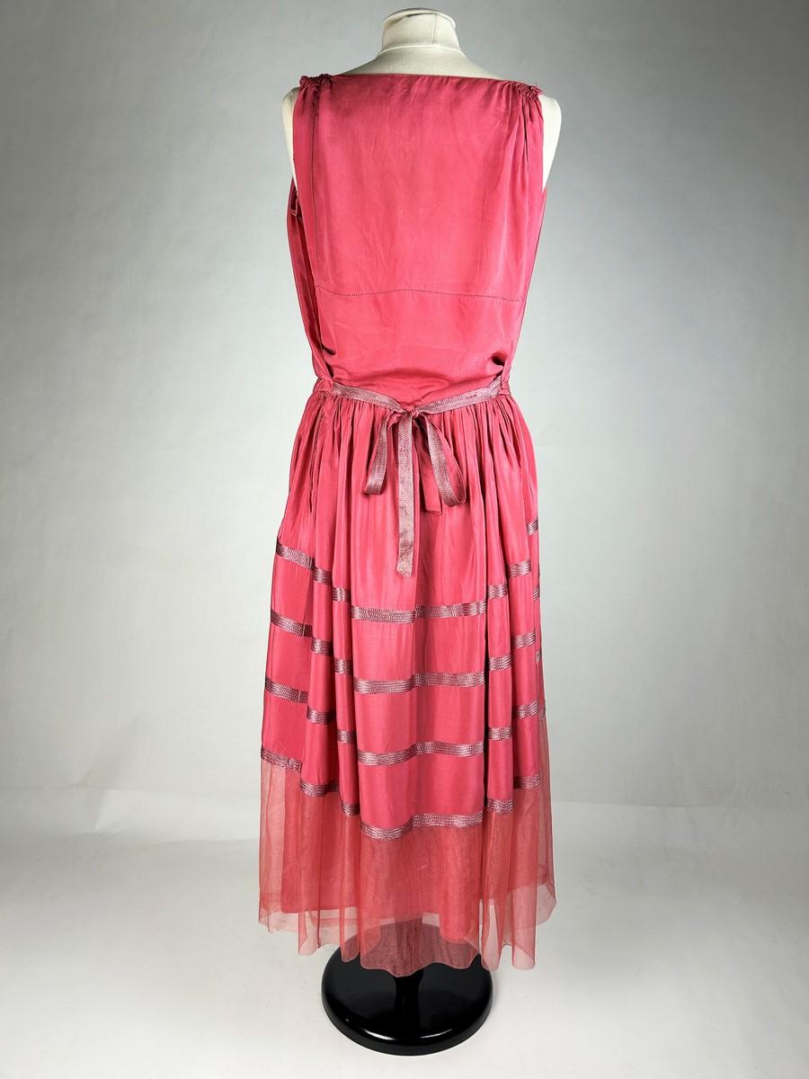 Art Deco dress in coral pink silk crepe and tulle - France Circa 1920-1925 For Sale 2