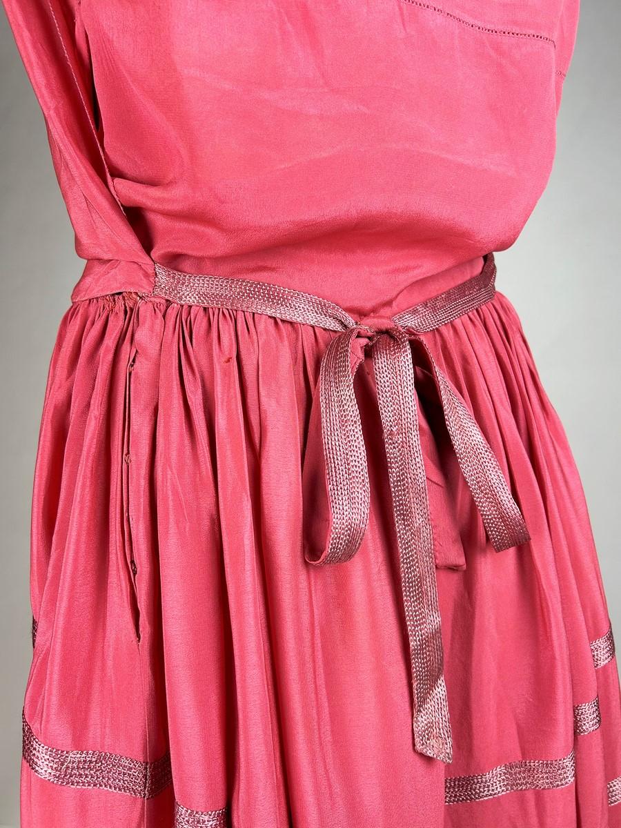 Art Deco dress in coral pink silk crepe and tulle - France Circa 1920-1925 For Sale 3