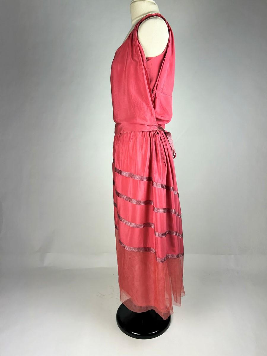 Art Deco dress in coral pink silk crepe and tulle - France Circa 1920-1925 For Sale 3
