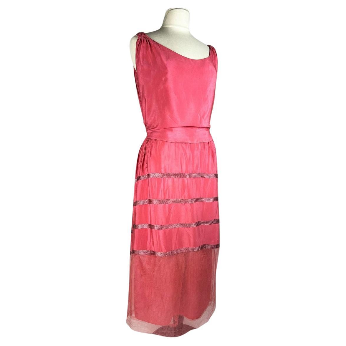 Art Deco dress in coral pink silk crepe and tulle - France Circa 1920-1925 For Sale