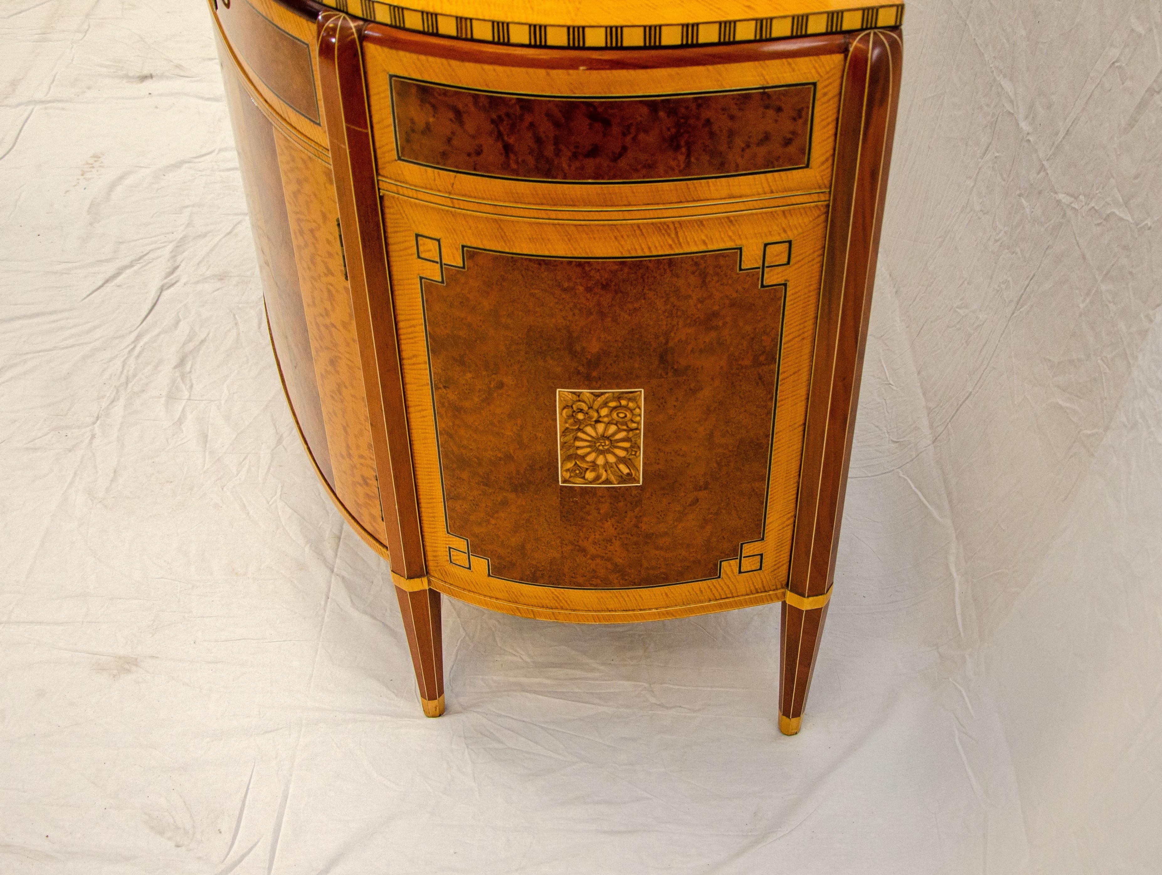 Art-Déco-Kommode / Buffet von Robert W. Irwin, Royal Furniture im Zustand „Gut“ im Angebot in Crockett, CA