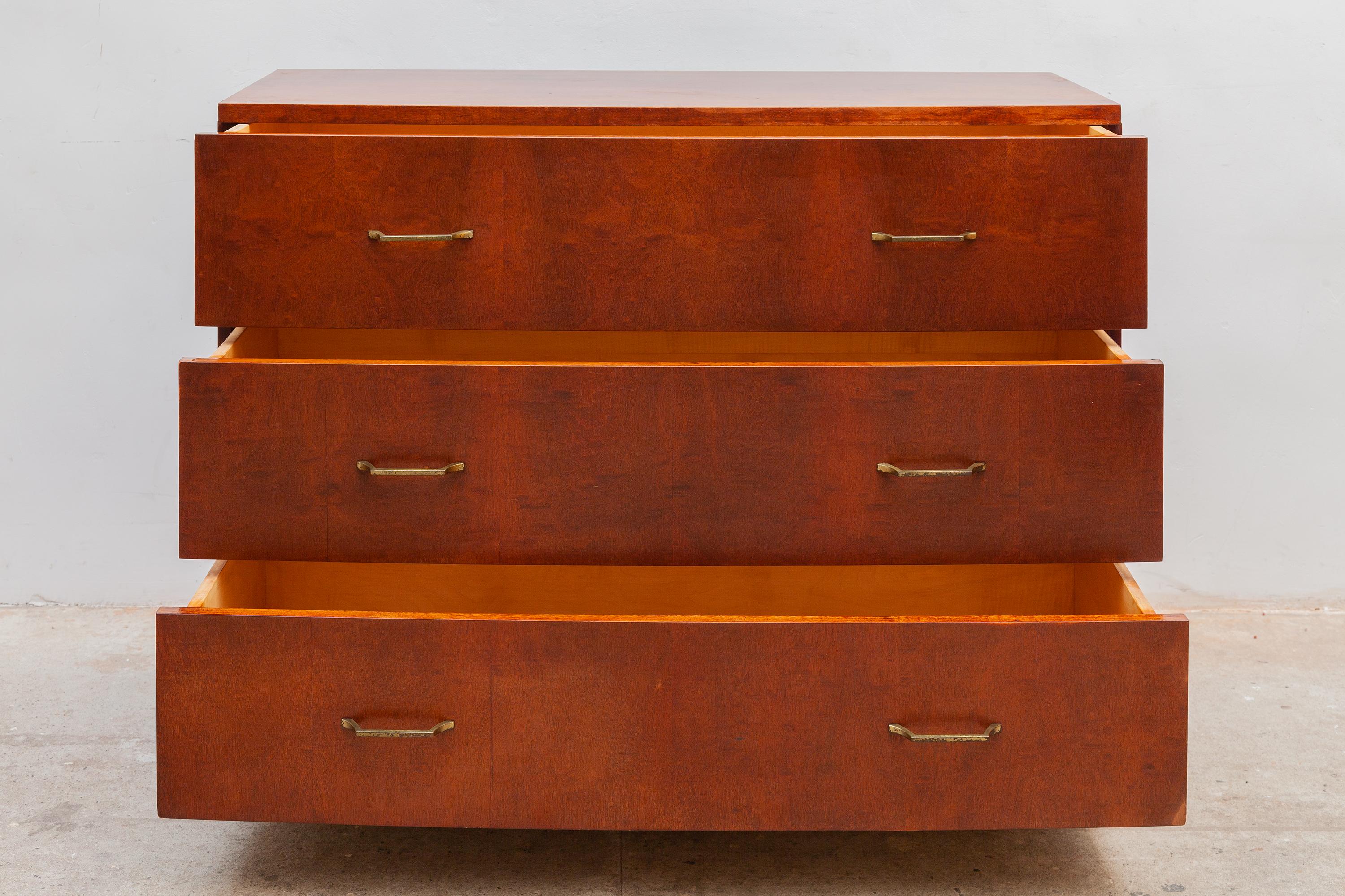 Antique Art Deco dresser in beautiful cherry colored veneer and sculptural feet. Three drawers with brass hardware.
Dimensions: 114 W x 88 H x 48 D cm.