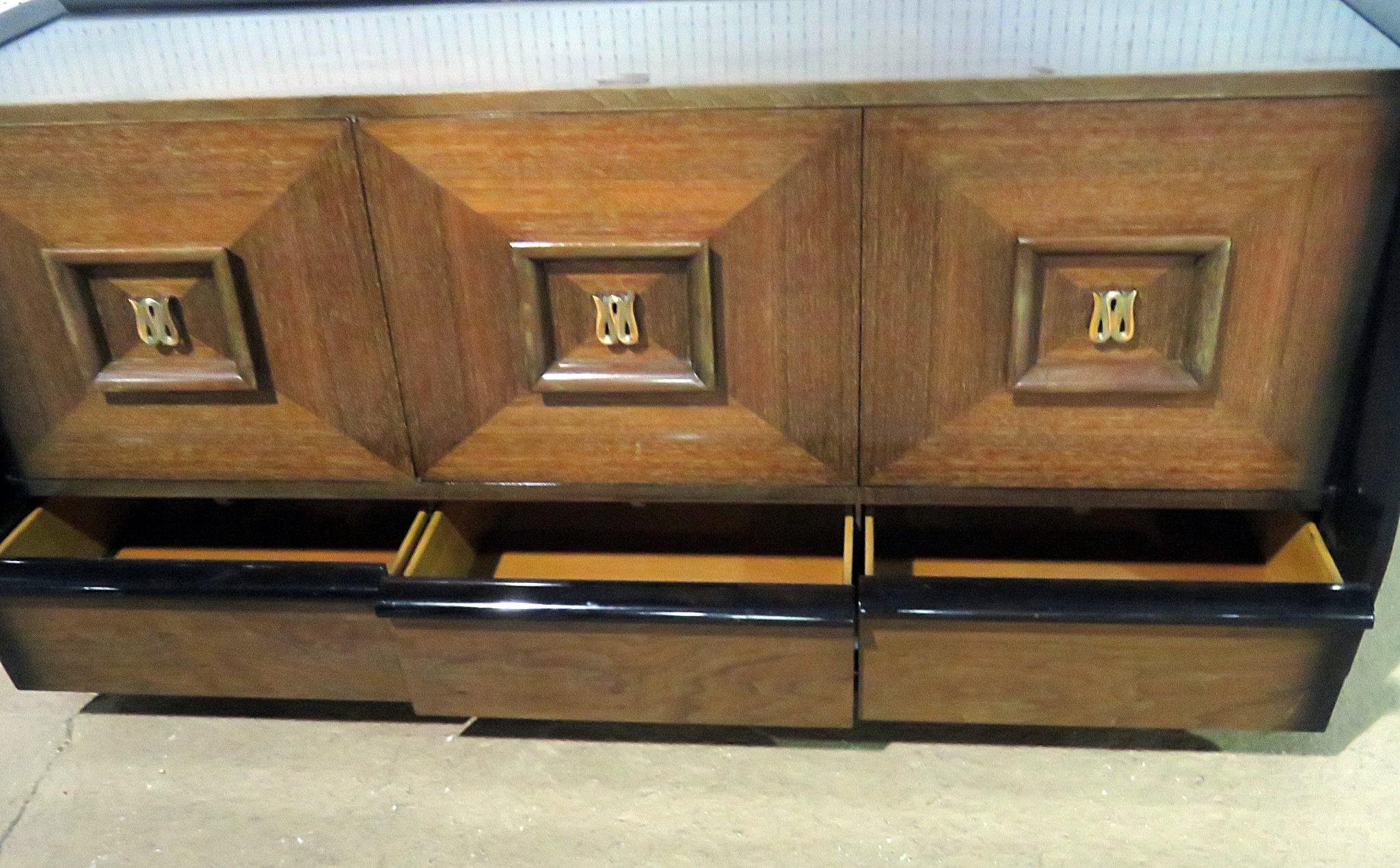 Art Deco Dresser In Good Condition In Swedesboro, NJ