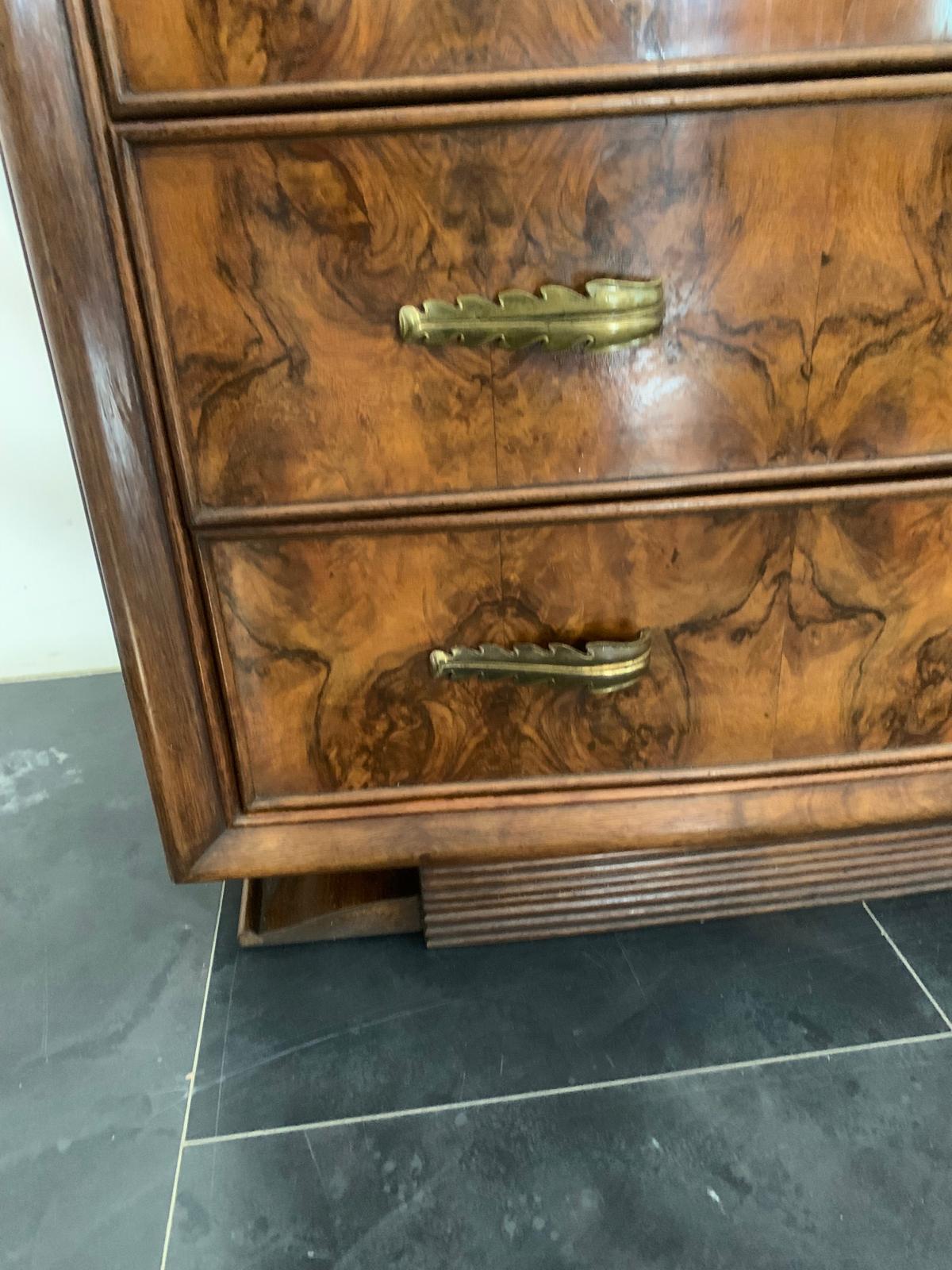 Comò Art Deco con maniglie in bronzo in radica di noce di Premuda, anni '30 in vendita 1