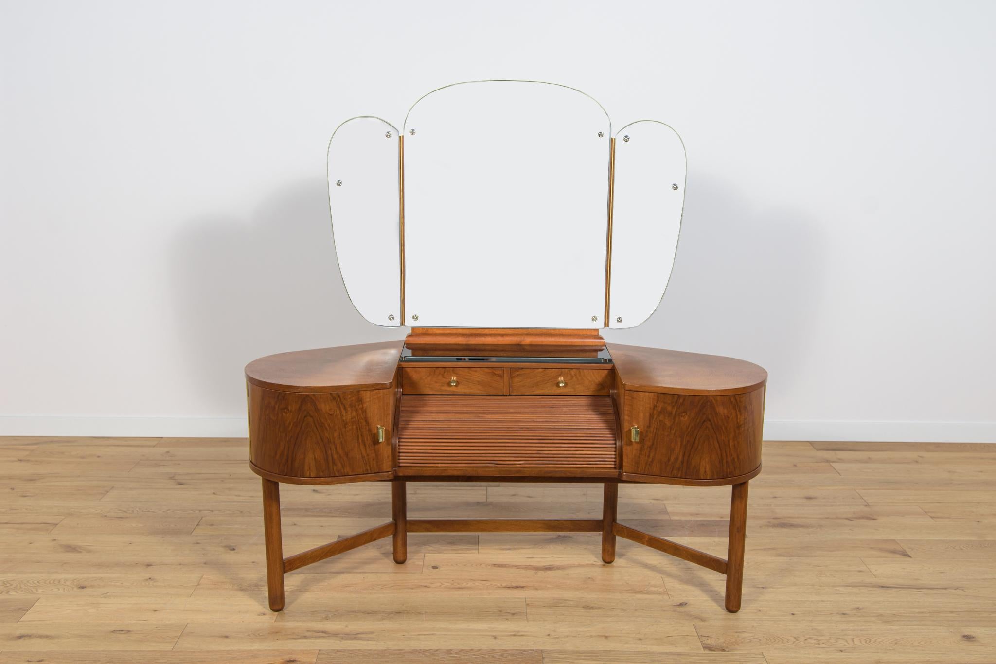  Dressing table in the Art Deco style, made in Denmark in the 1930s. It consists of a central module, closed with a roller shutter, in the part there are two drawers, and on the sides there are two rounded frames. After professional renovation. The