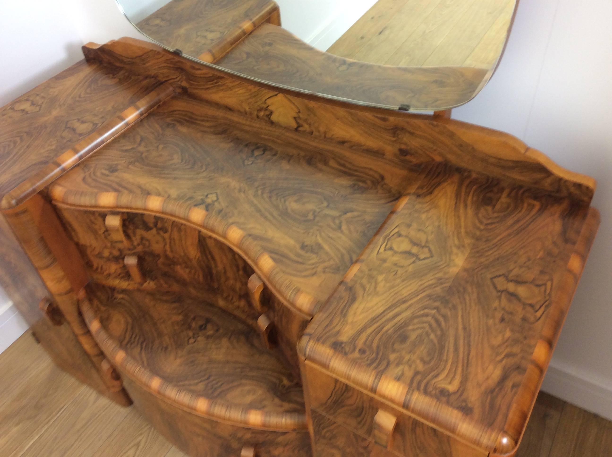 20th Century Art Deco Dressing Table in a Stunning Figured Walnut For Sale