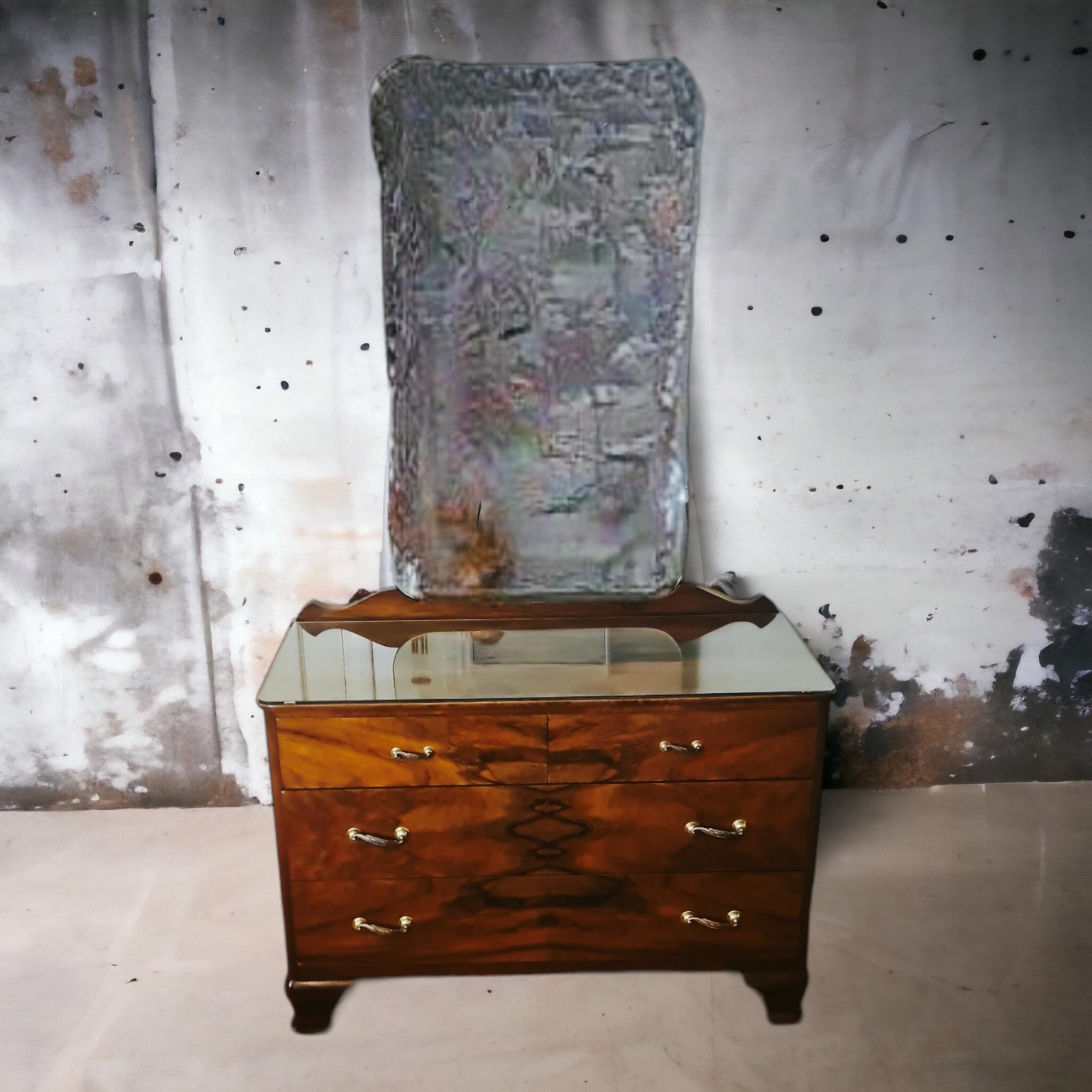 Discover this stunning Art Deco vanity in walnut burl, dating from the 1940s. This exceptional piece combines elegance and functionality, perfectly embodying the luxurious and geometric style of the Art Deco era.

The walnut burl used for this