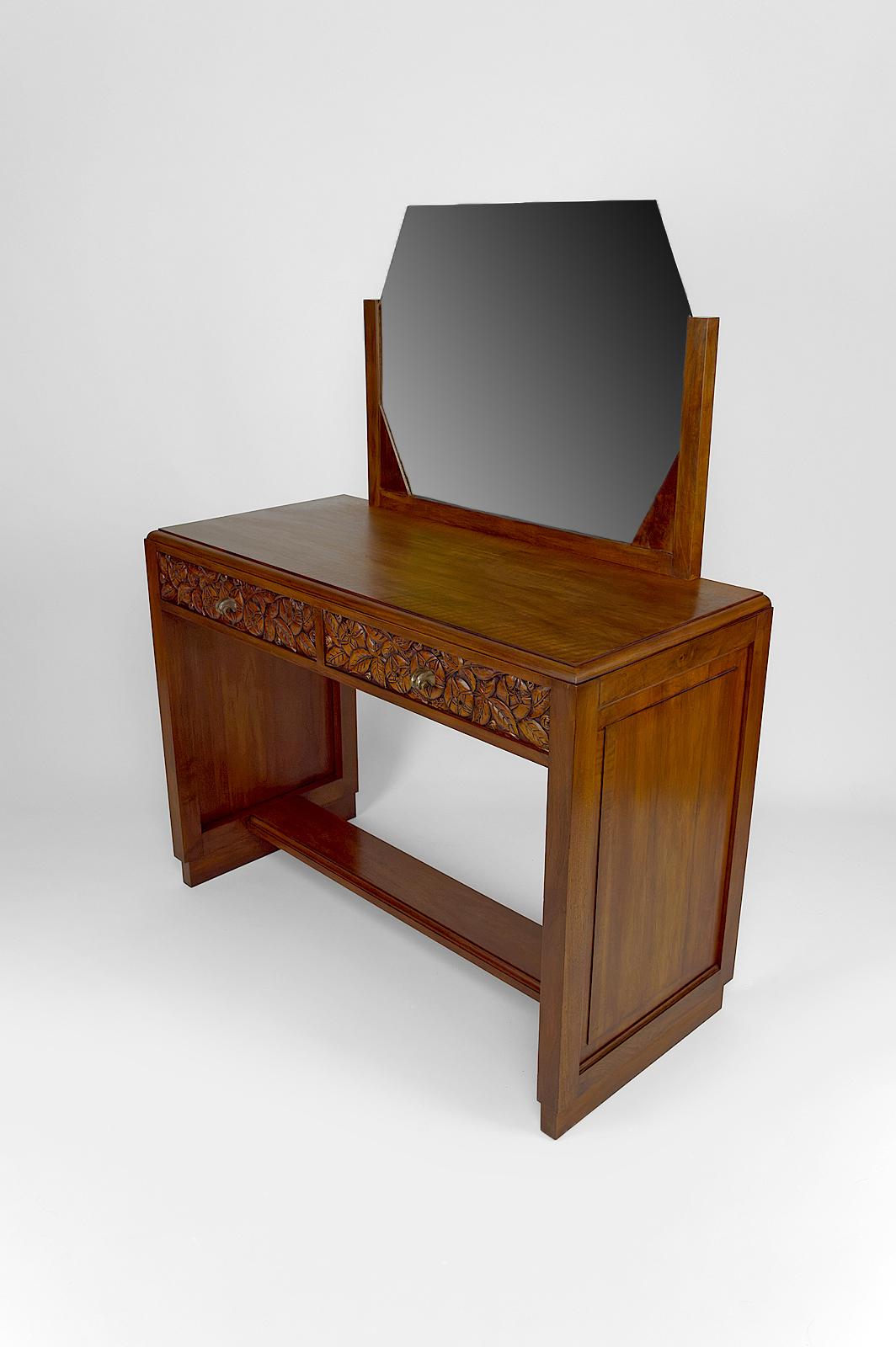 French Art Deco Dressing Table in Carved Walnut, France, circa 1930 For Sale