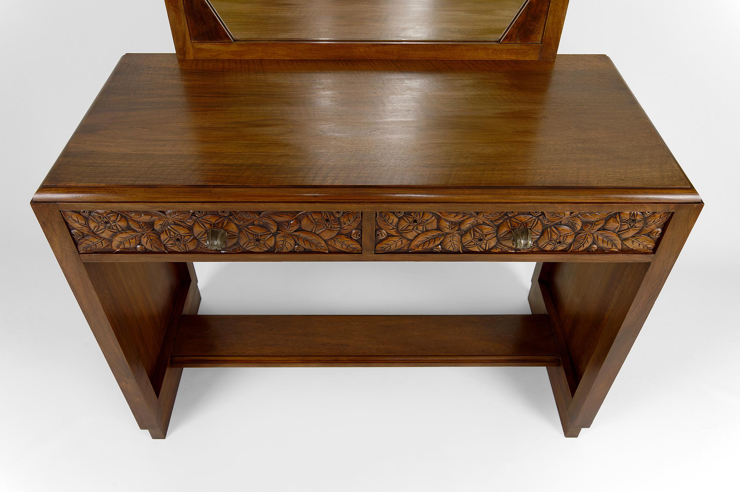 Art Deco Dressing Table in Carved Walnut, France, circa 1930 For Sale 3