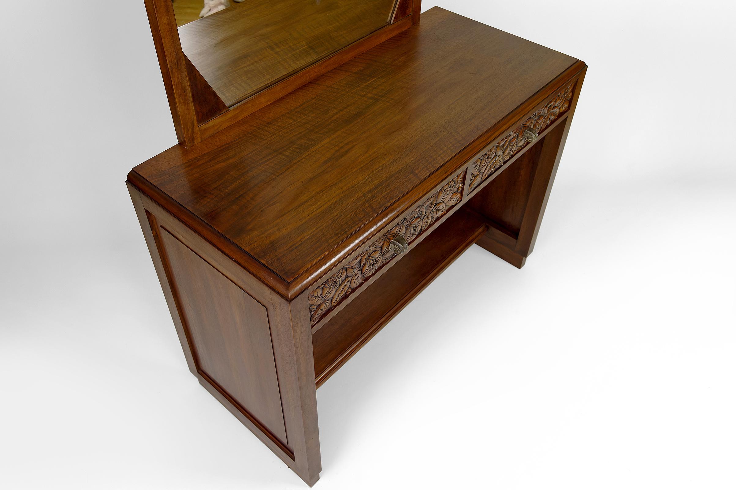 Art Deco Dressing Table in Carved Walnut, France, circa 1930 For Sale 5